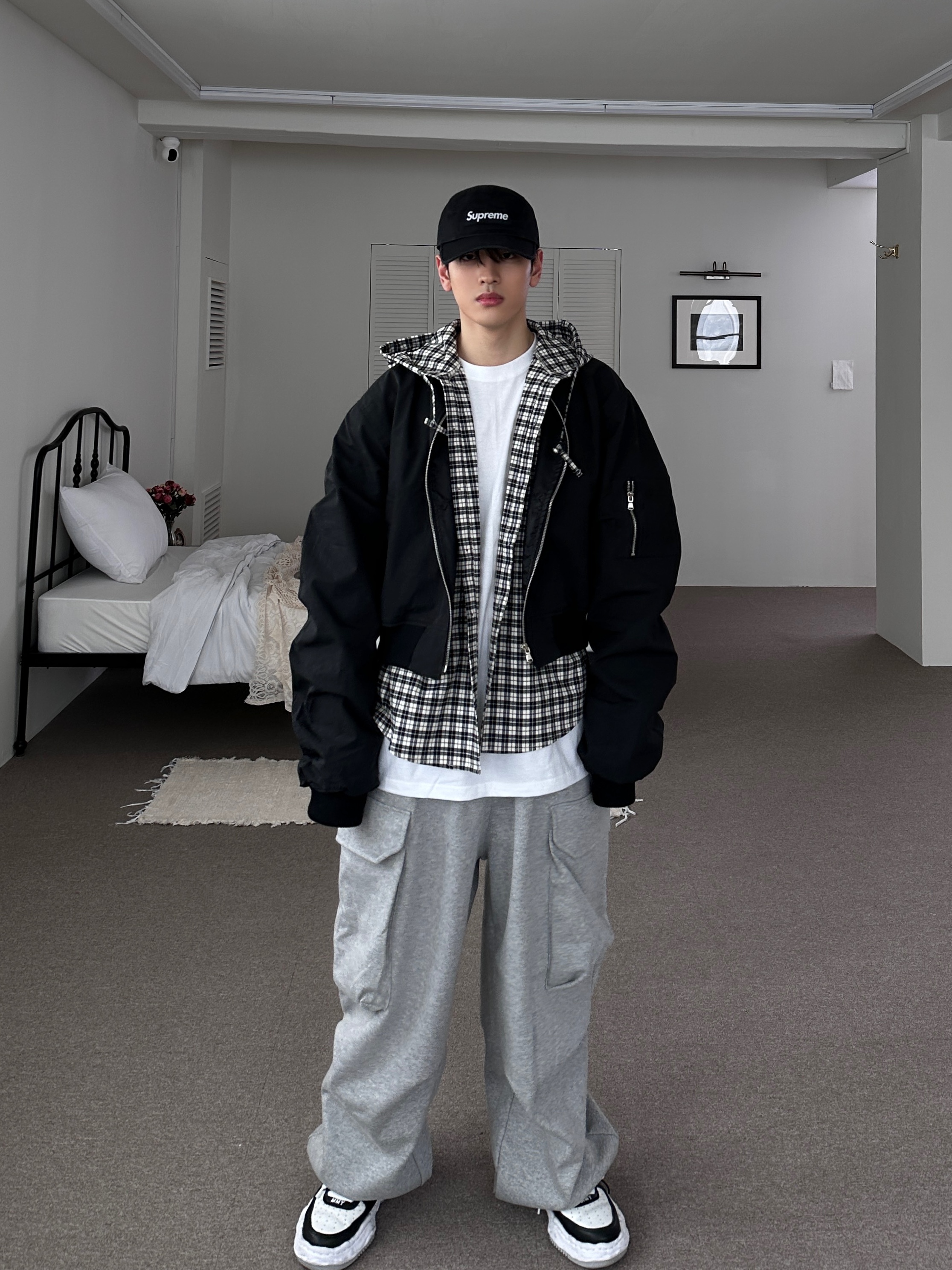 Maison Mihara Yasuhiro Wayne OG Sole Leather Low-top Sneakers Black White 착용 스타일 - 3
