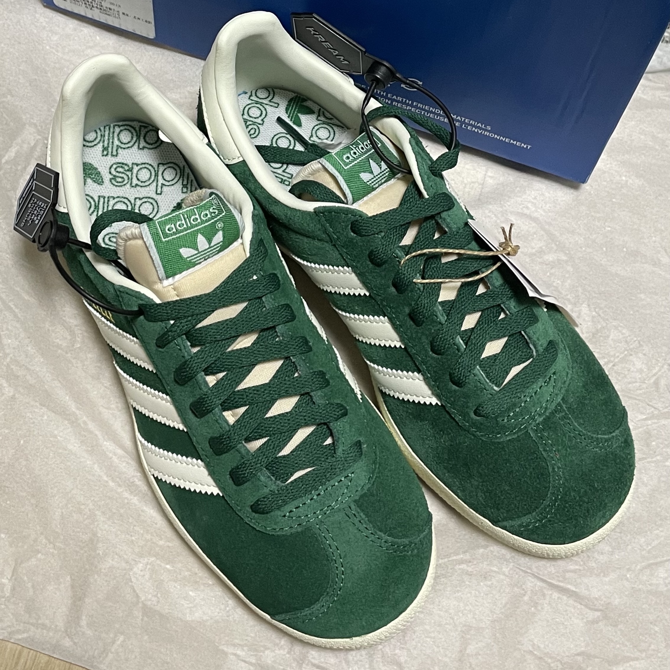 Adidas Gazelle Dark Green Cream White 착용 스타일 - 3