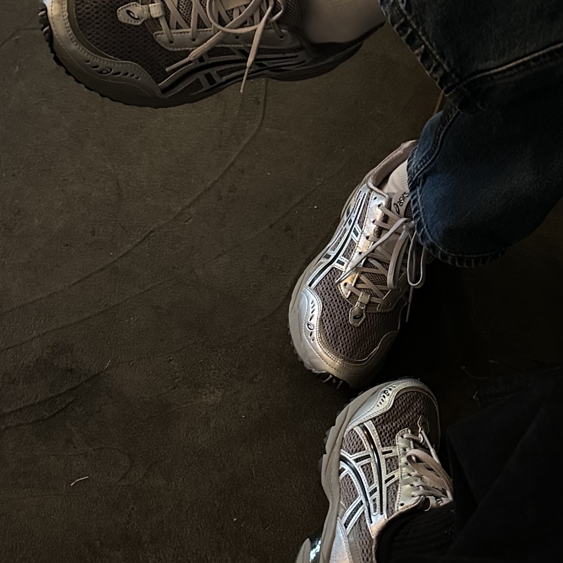 Asics x Freja Wewer Gel-1090 V2 Clay Grey Pure Silver 착용 스타일