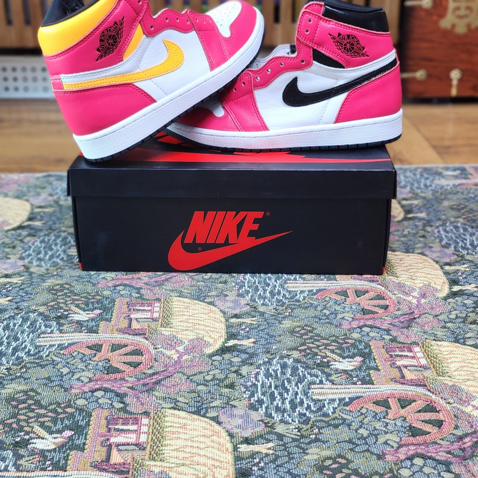 Jordan 1 Retro High OG Light Fusion Red 착용 스타일 - 1