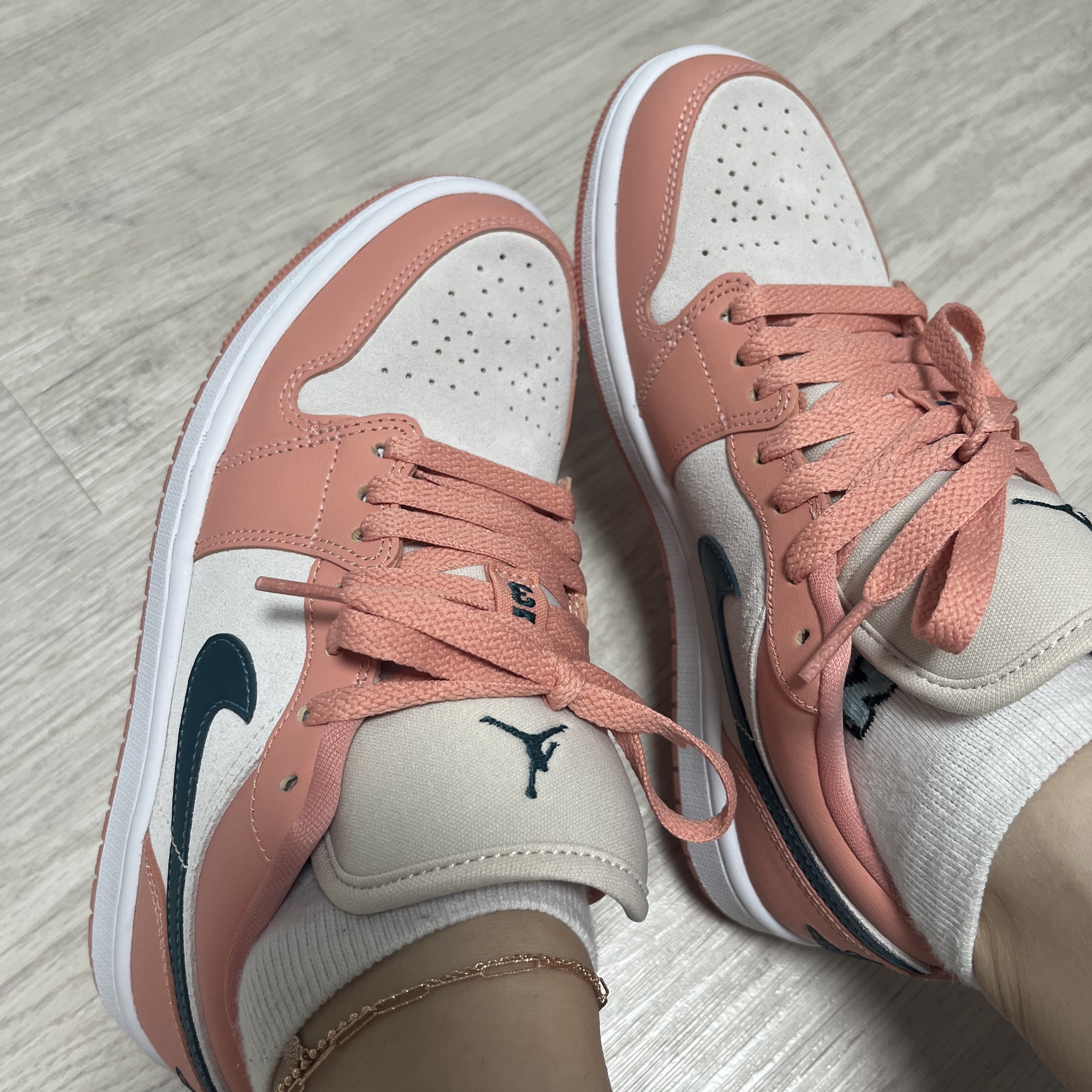 (W) Jordan 1 Low Light Madder Root 착용 스타일 - 2