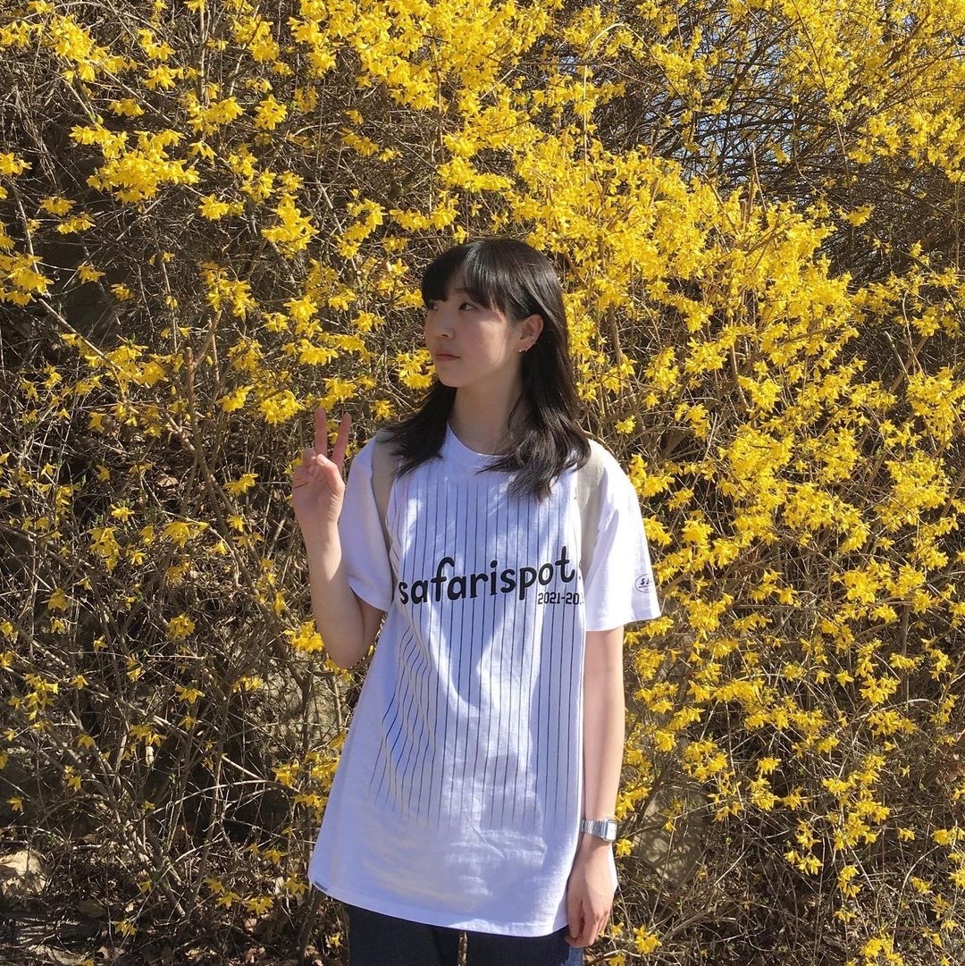 Safarispot Safarispots Magazine Tee White 착용 스타일 - 1