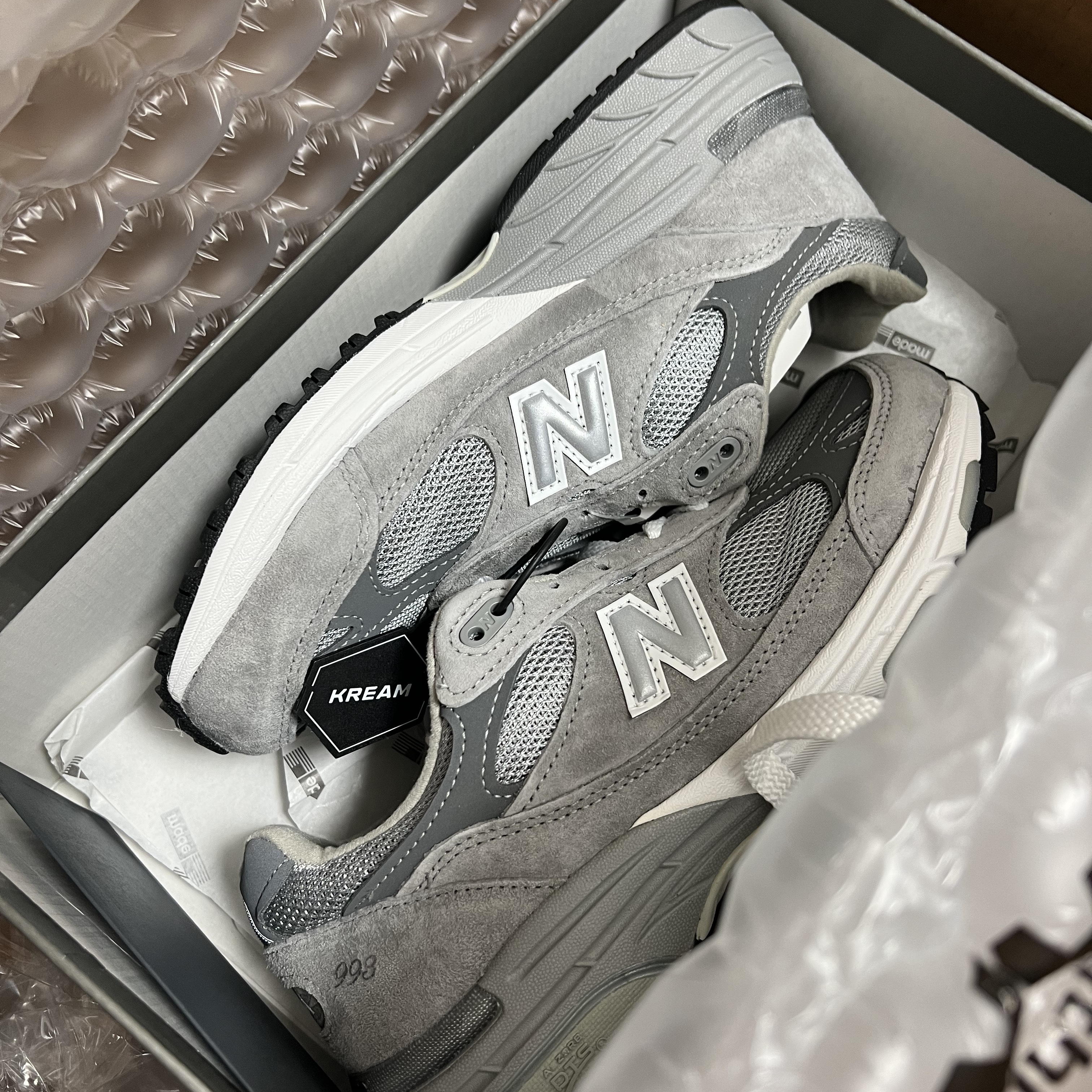 (W) New Balance 993 Made in USA Grey - D Wide 착용 스타일
