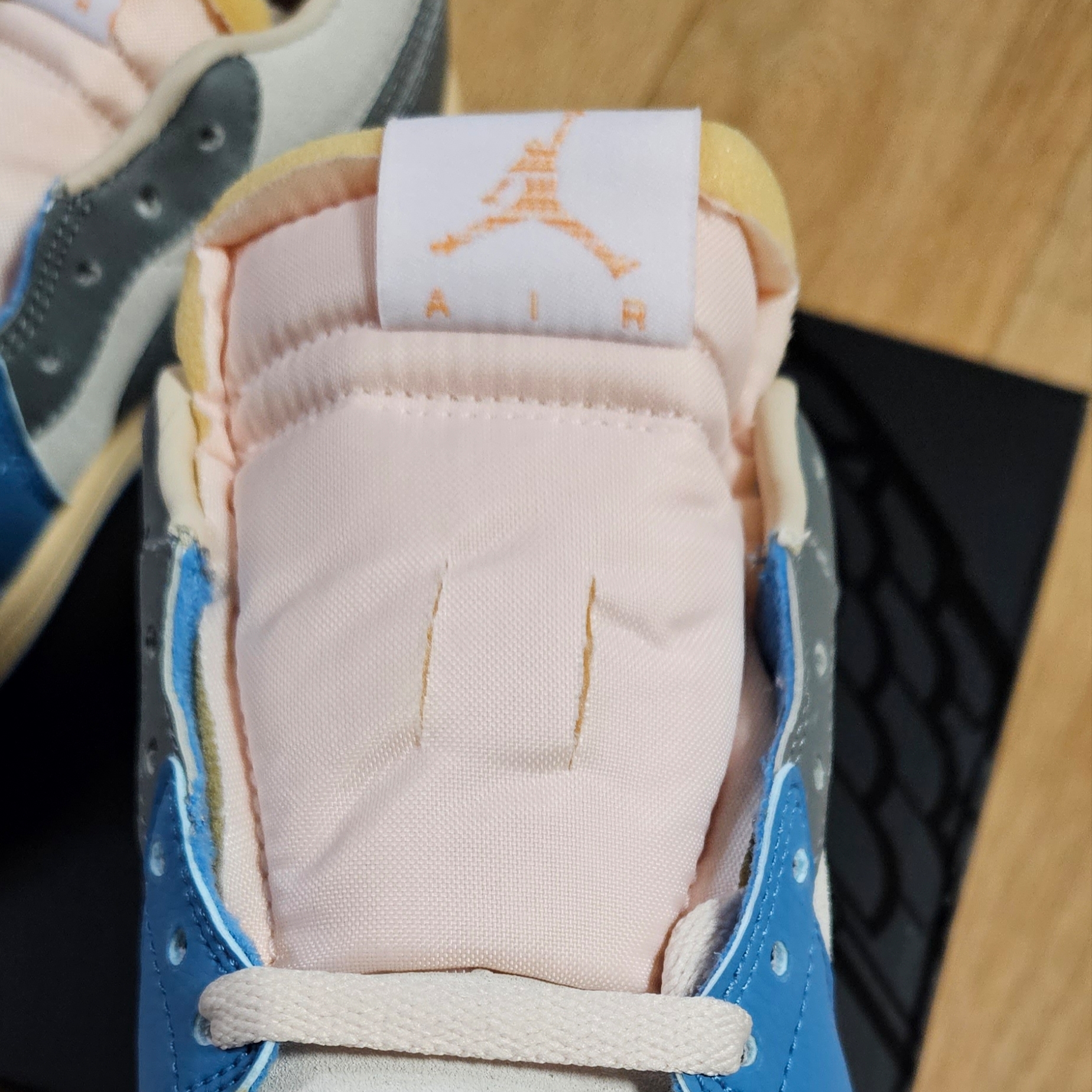 Jordan 1 Low SE Tokyo 96 착용 스타일 - 2
