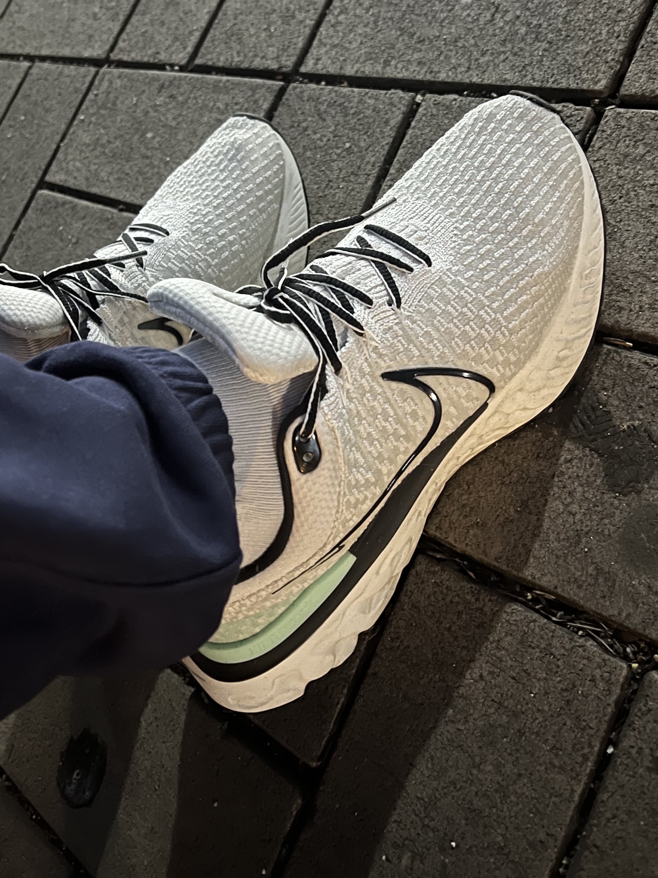 Nike React Infinity Run Flyknit 3 Phantom Light Bone 착용 스타일 - 2