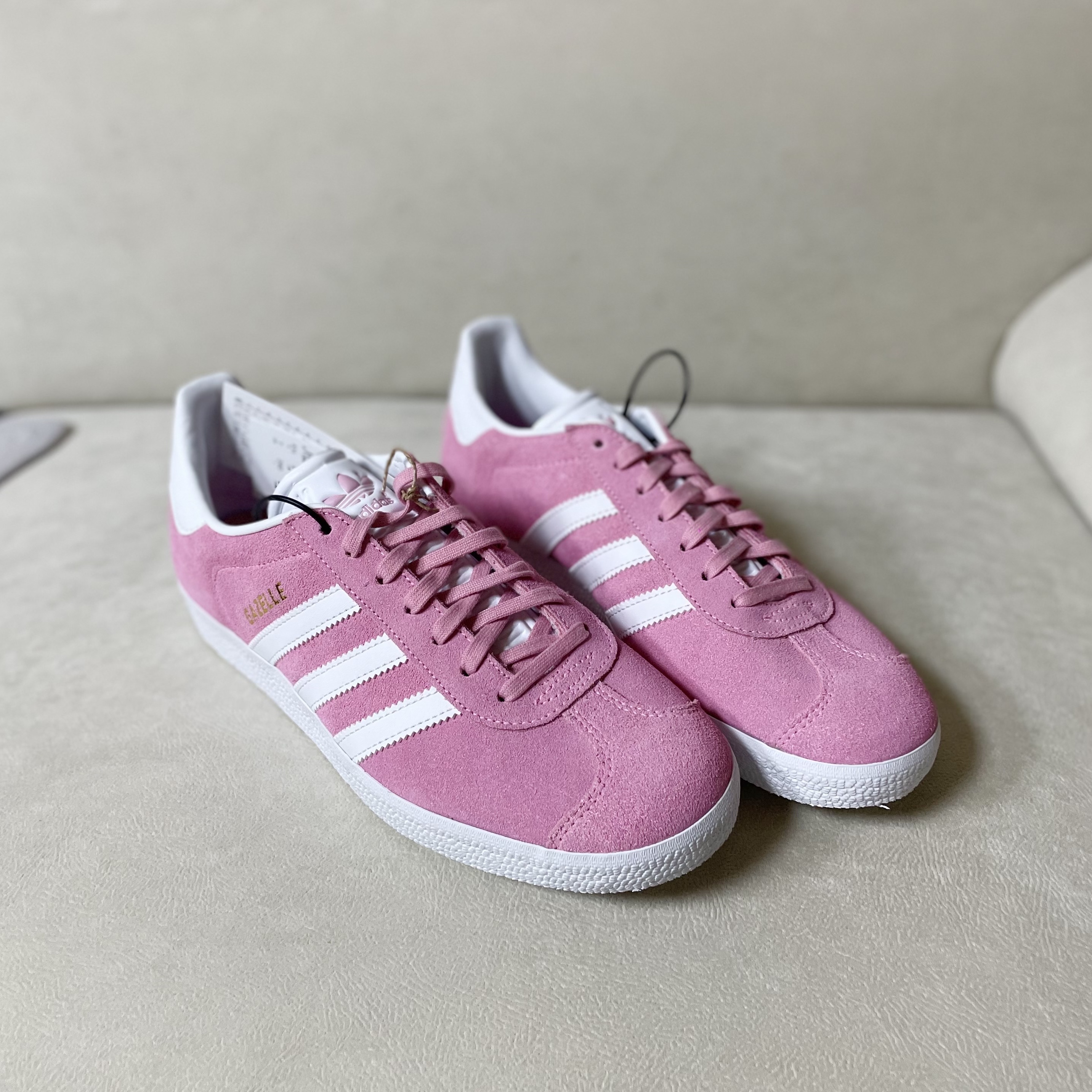 (W) Adidas Gazelle Cloud White Pink Glow 착용 스타일