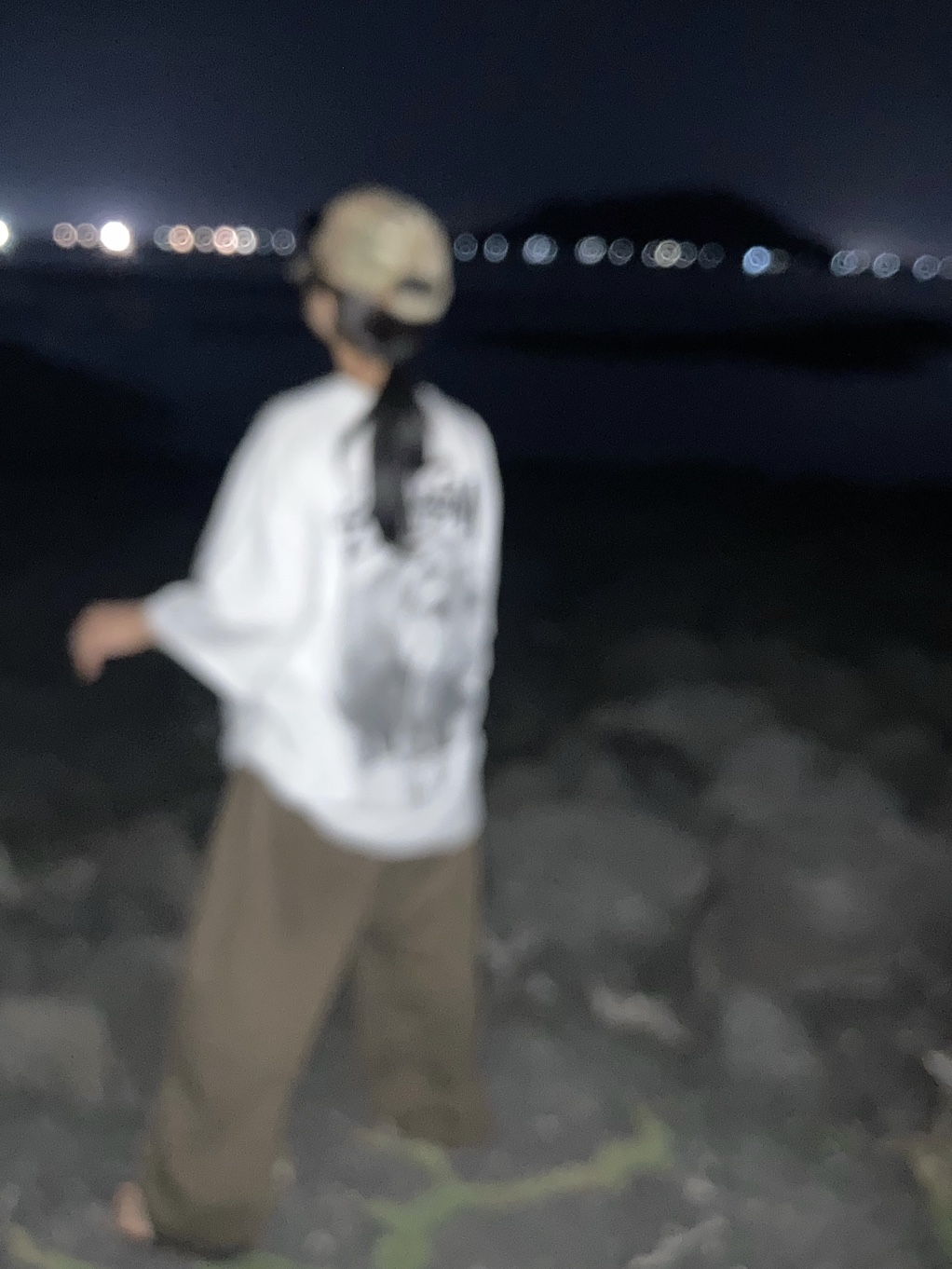 Stussy Livin' Large T-Shirt White, Oofos OOriginal Black 착용 스타일 - 1