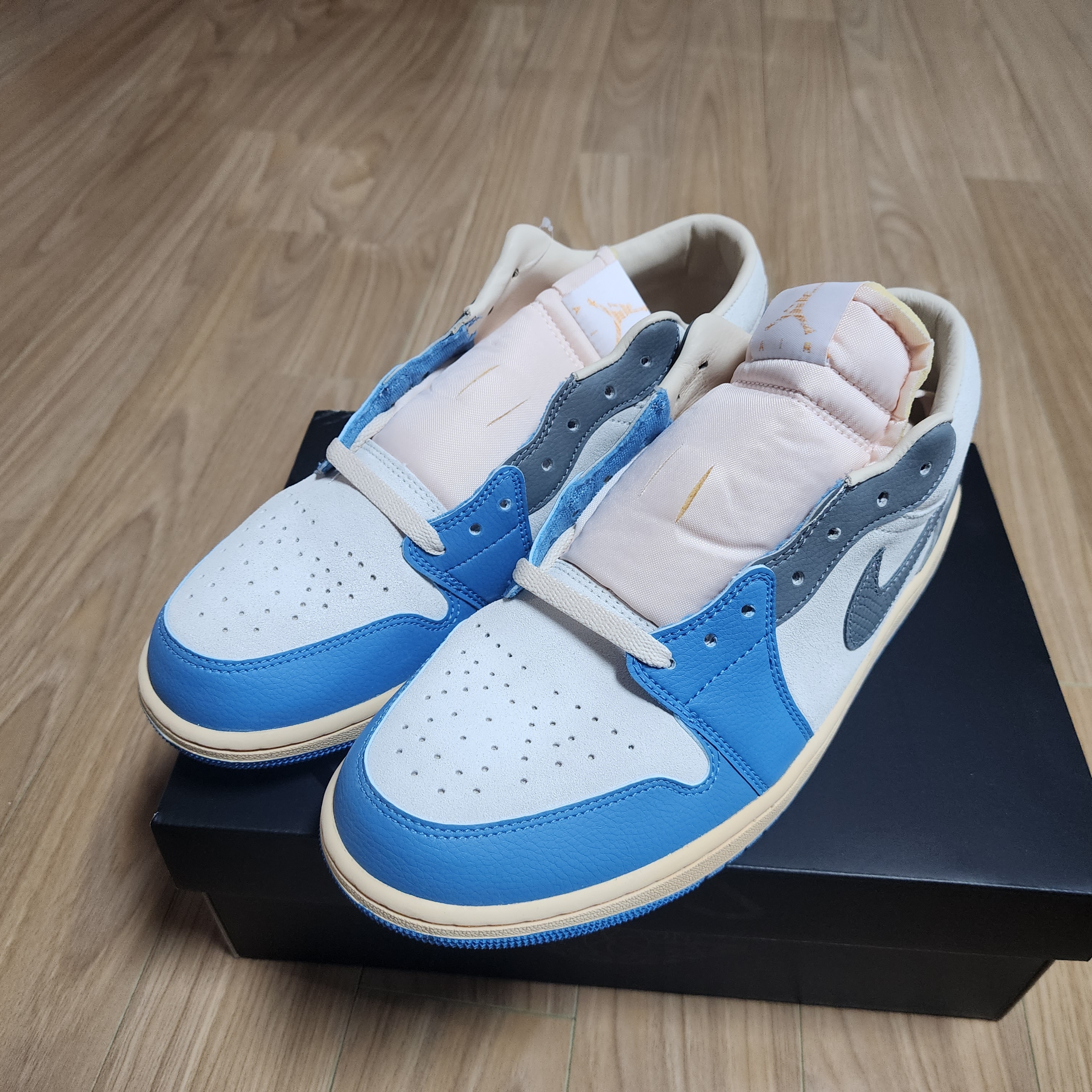 Jordan 1 Low SE Tokyo 96 착용 스타일 - 3