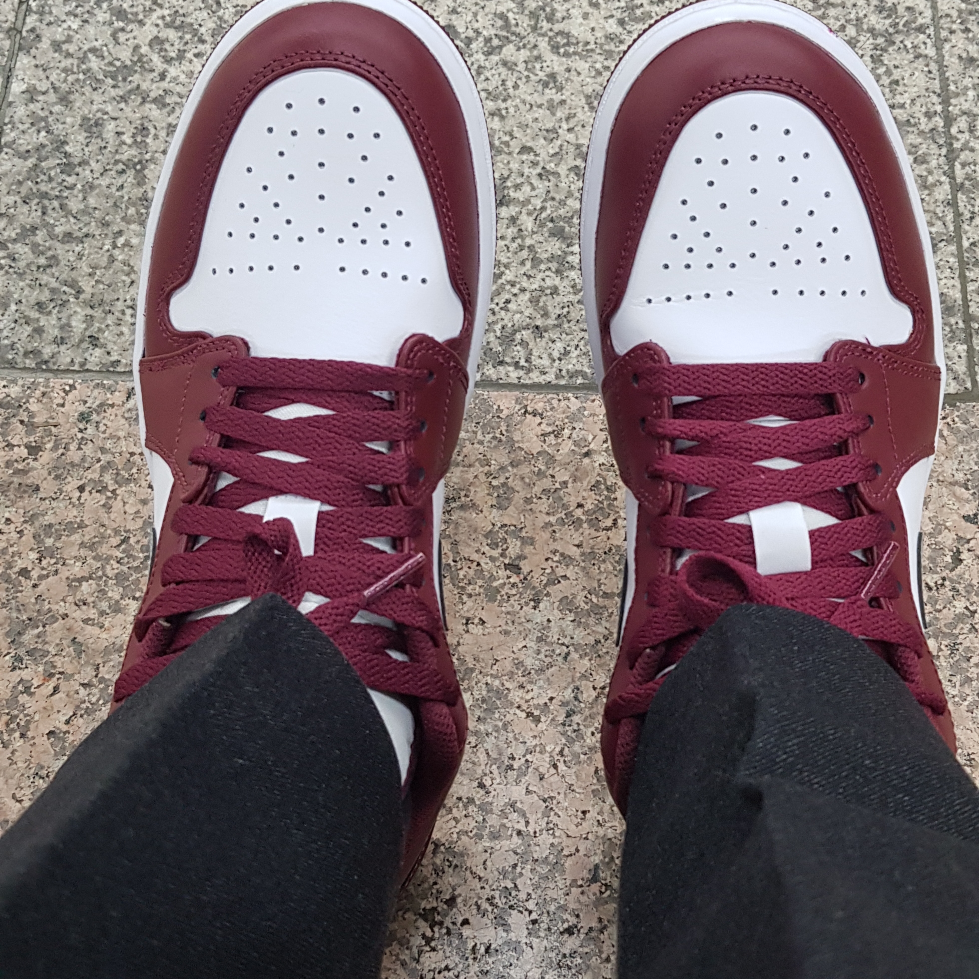 Jordan 1 Low Cherrywood Red 착용 스타일