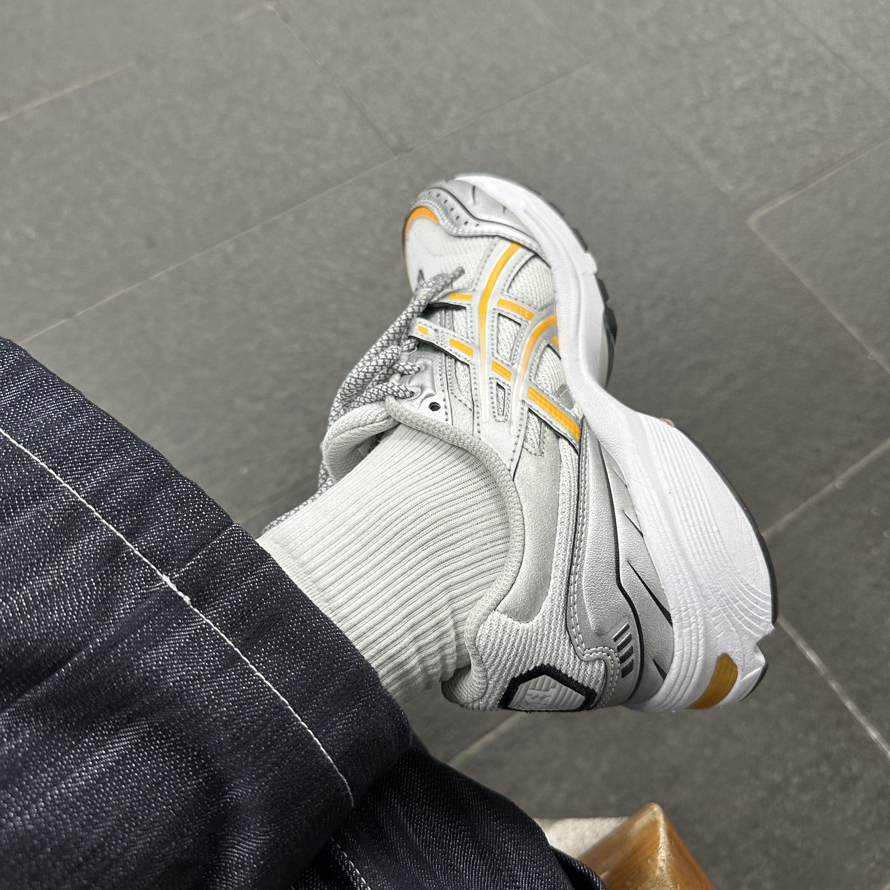 Asics Gel-1090 White Citrus 착용 스타일