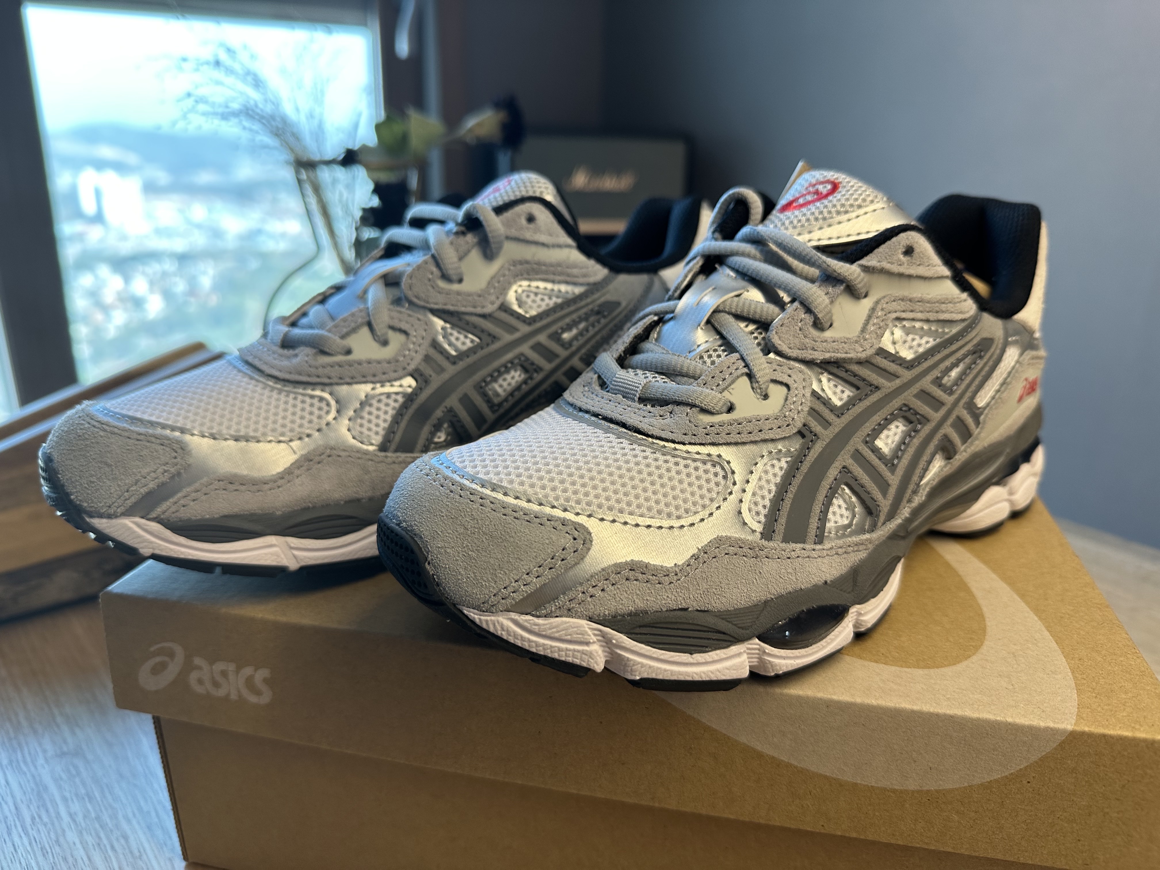 Asics Gel-NYC White Steel Grey 착용 스타일 - 2
