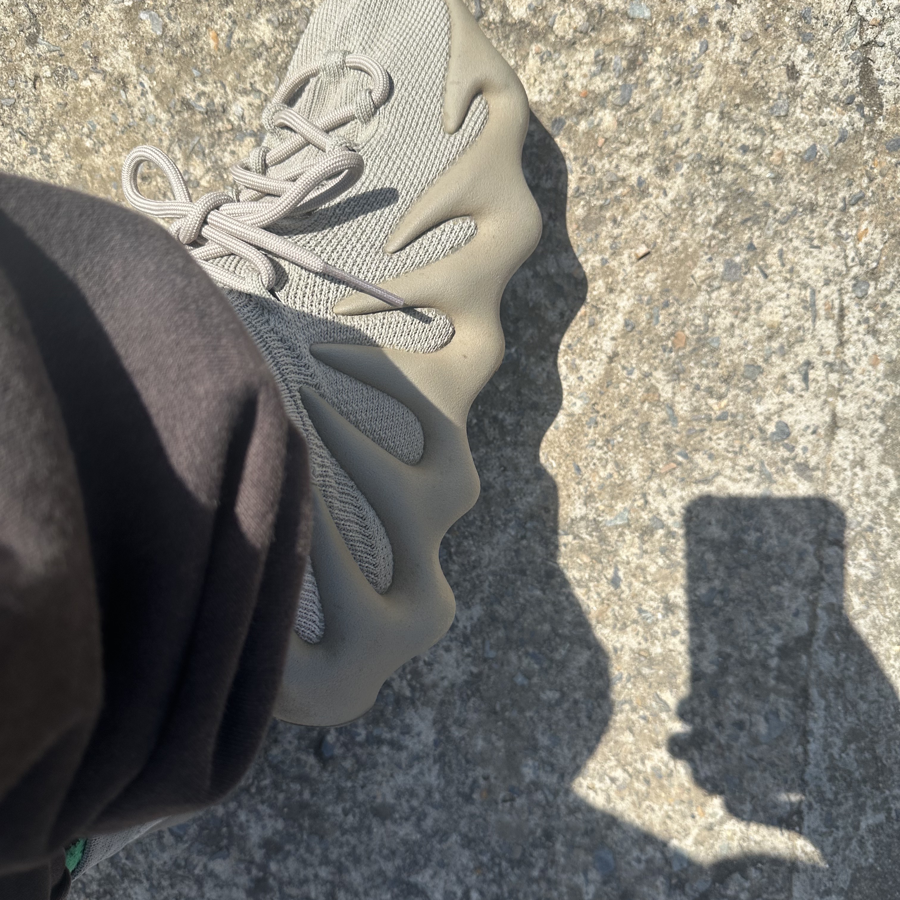 Adidas Yeezy 450 Stone Flax 착용 스타일 - 2