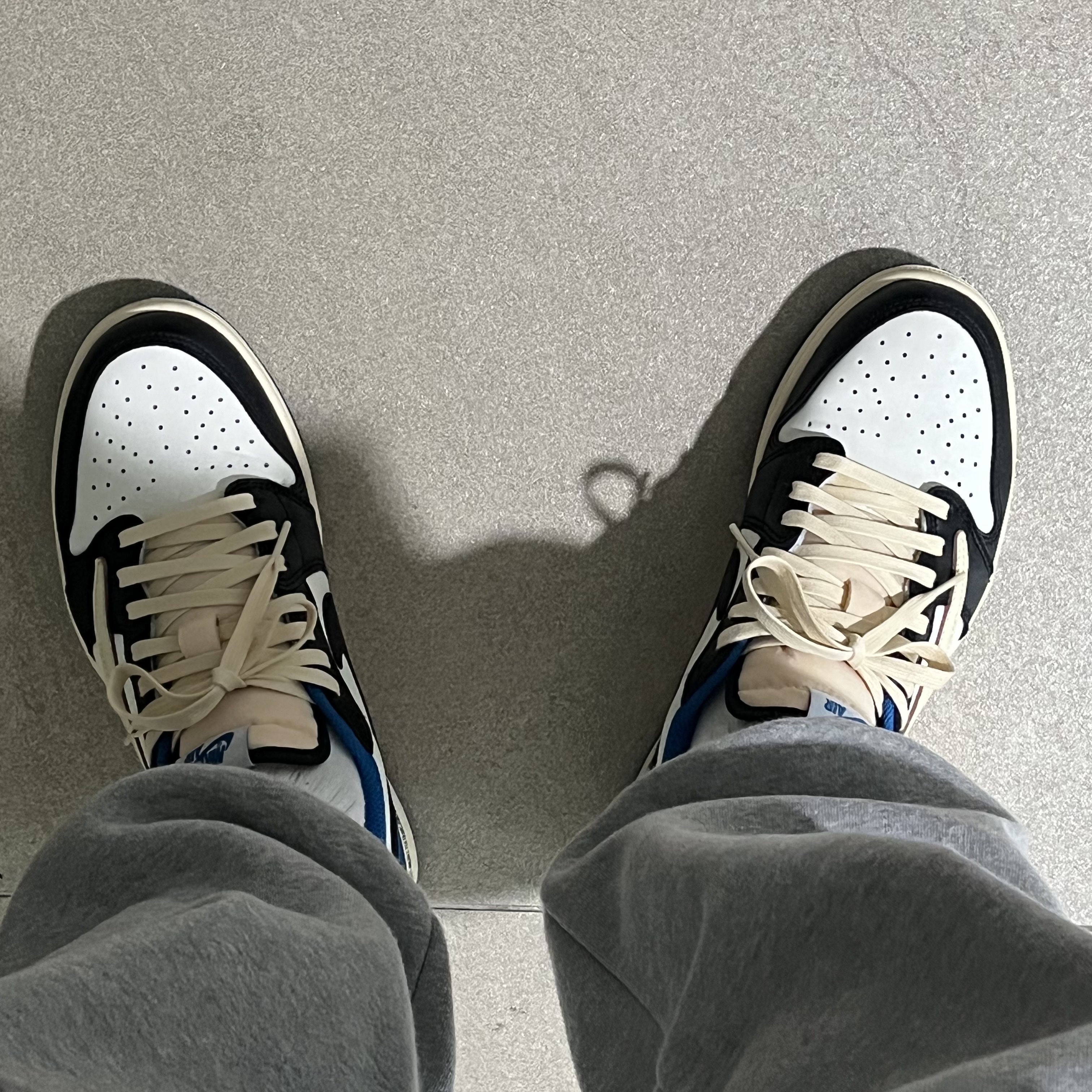 Jordan 1 x Travis Scott x Fragment Retro Low OG SP Military Blue 착용 스타일 - 1