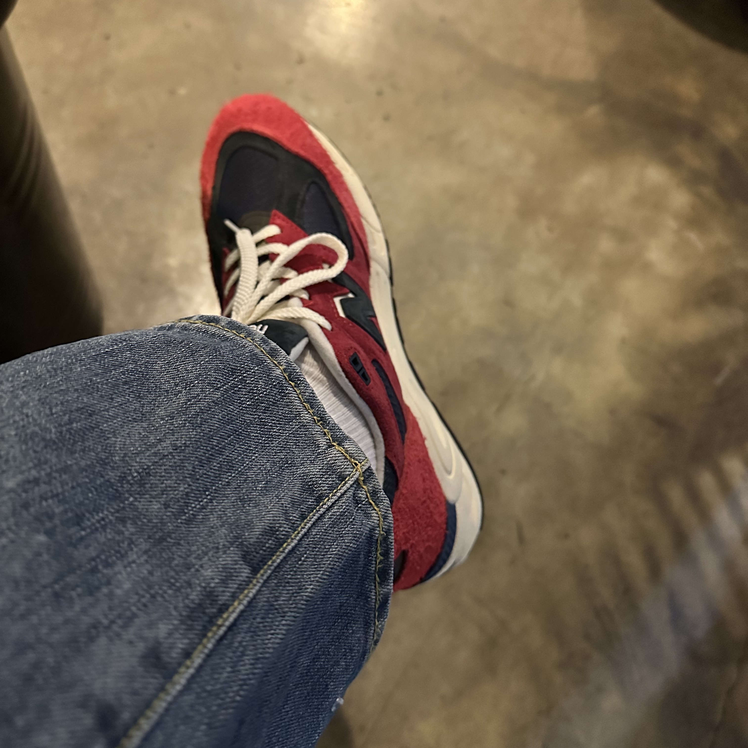 New Balance 990v2 Made in USA Chrysanthemum Navy 착용 스타일 - 2