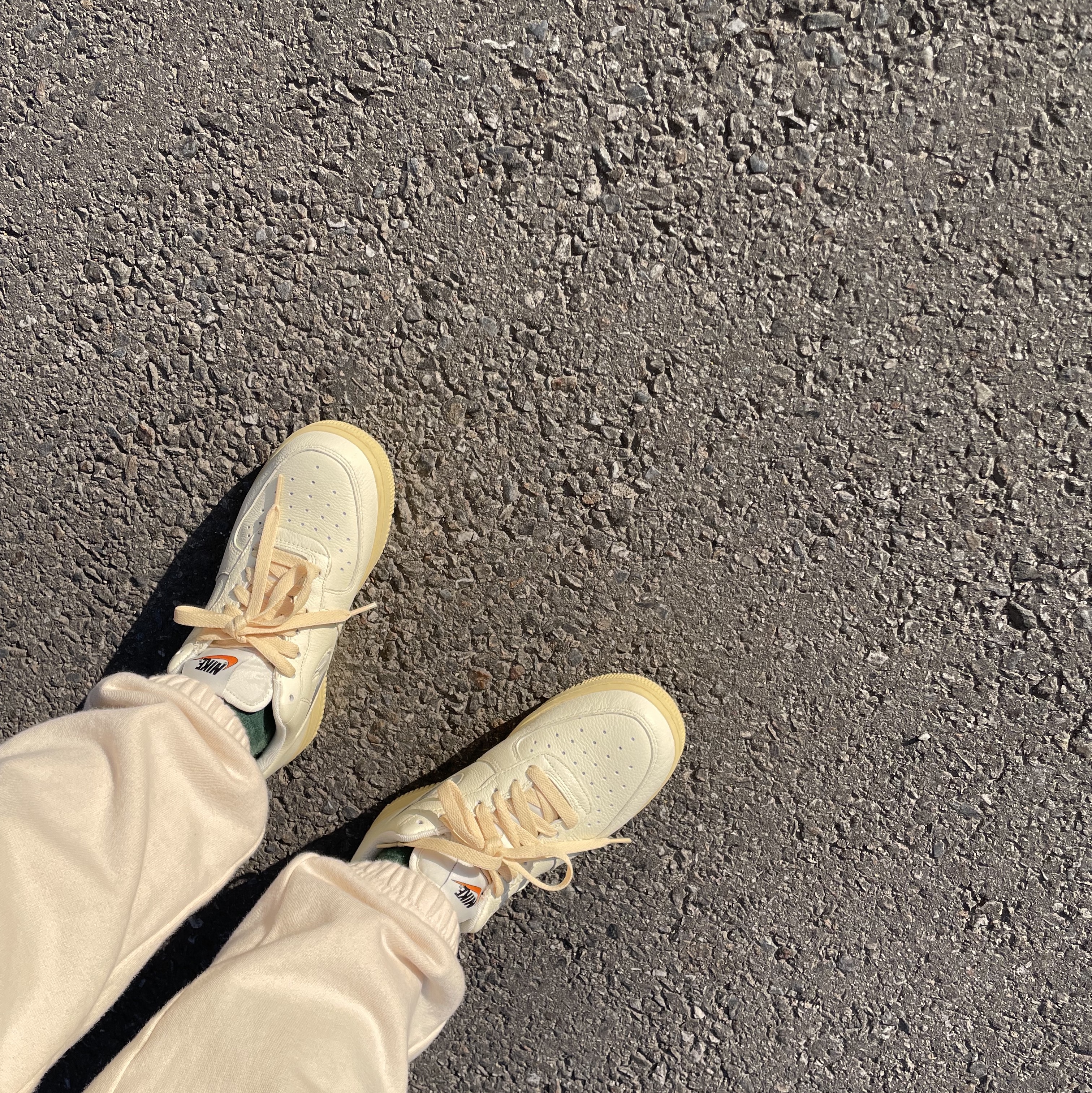 (W) Nike Air Force 1 '07 LX Coconut Milk and Lemon Wash 착용 스타일