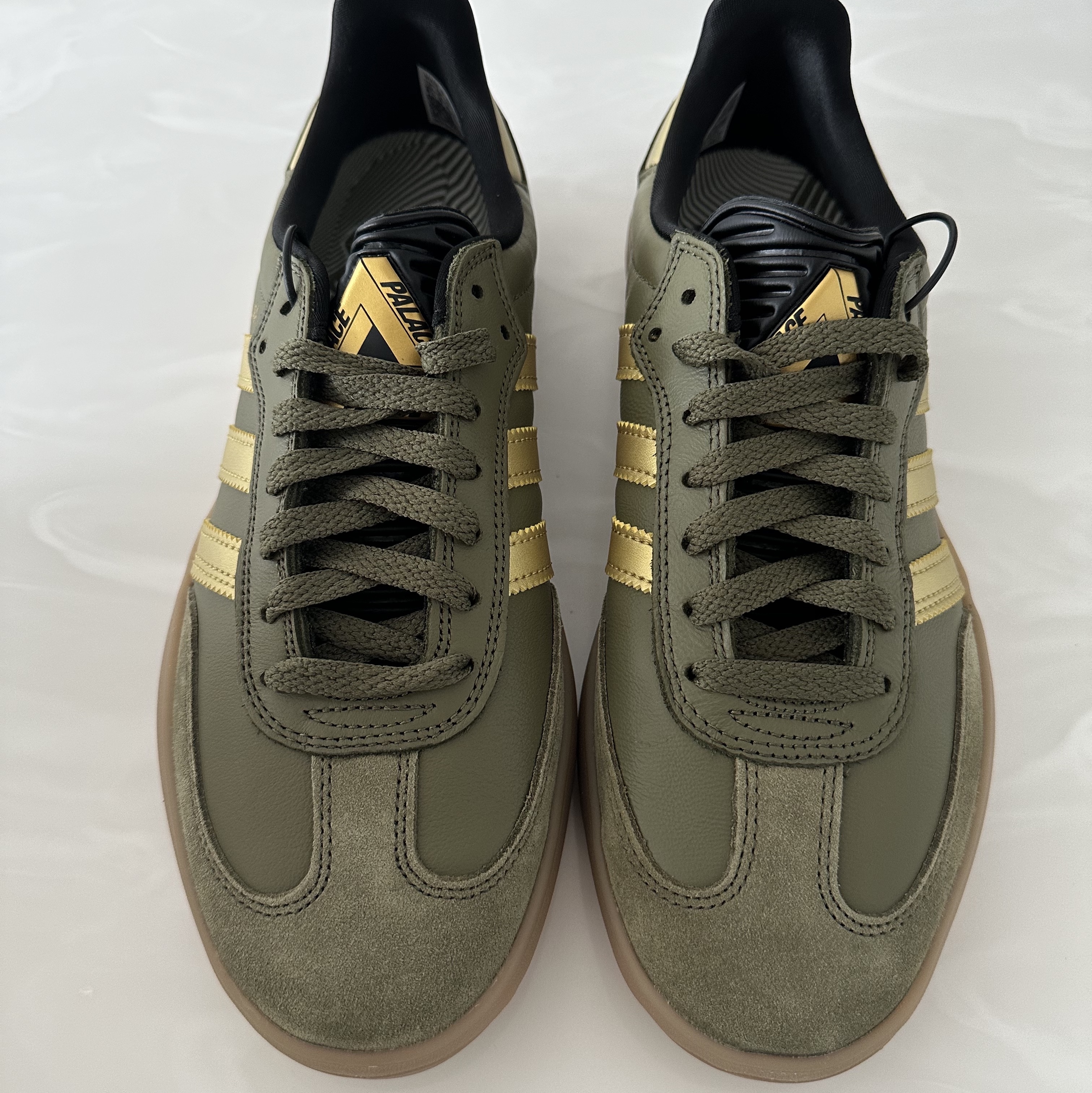 Adidas x Palace Samba Olive Gold 착용 스타일 - 3