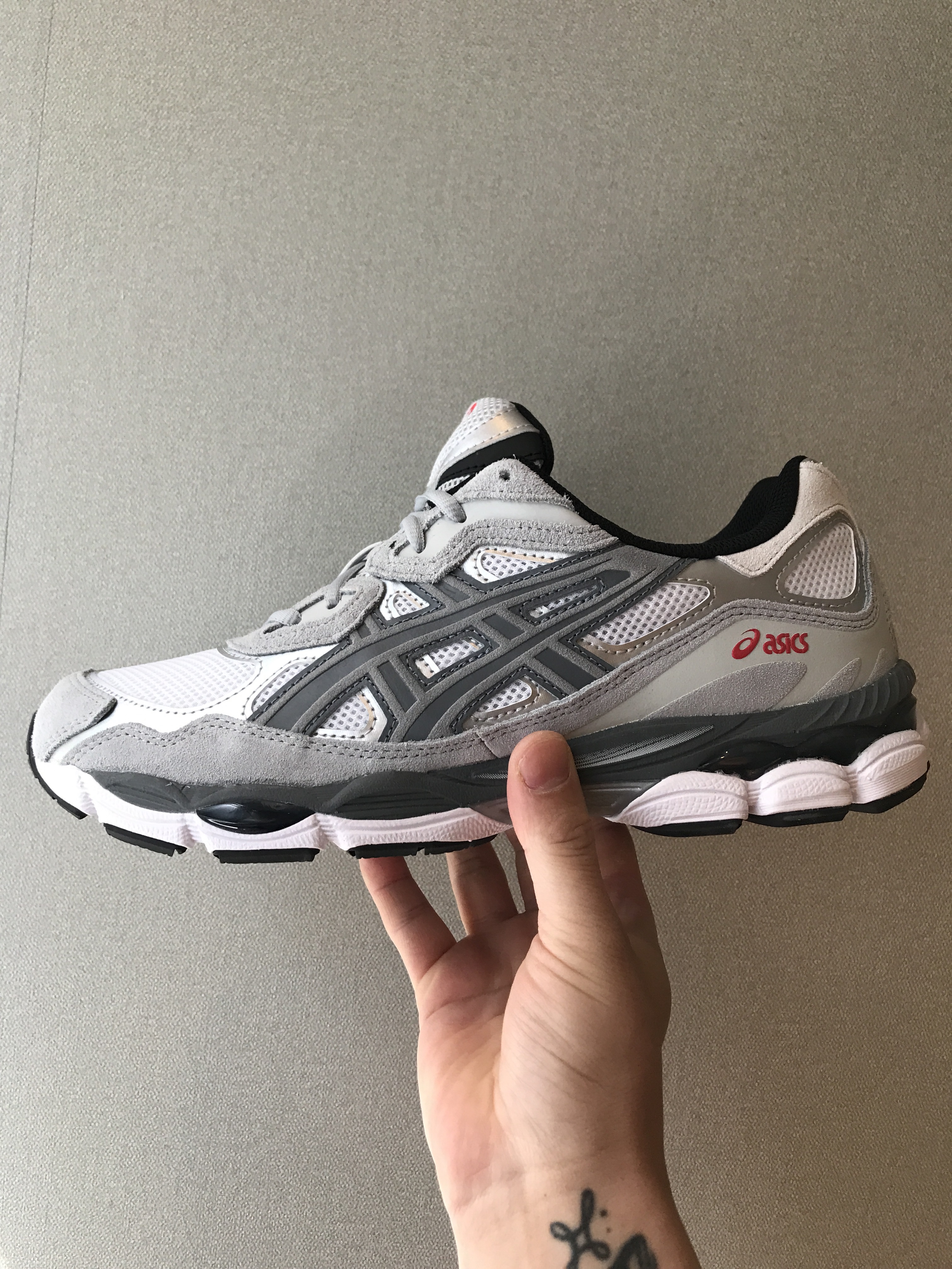 Asics Gel-NYC White Steel Grey 착용 스타일 - 2