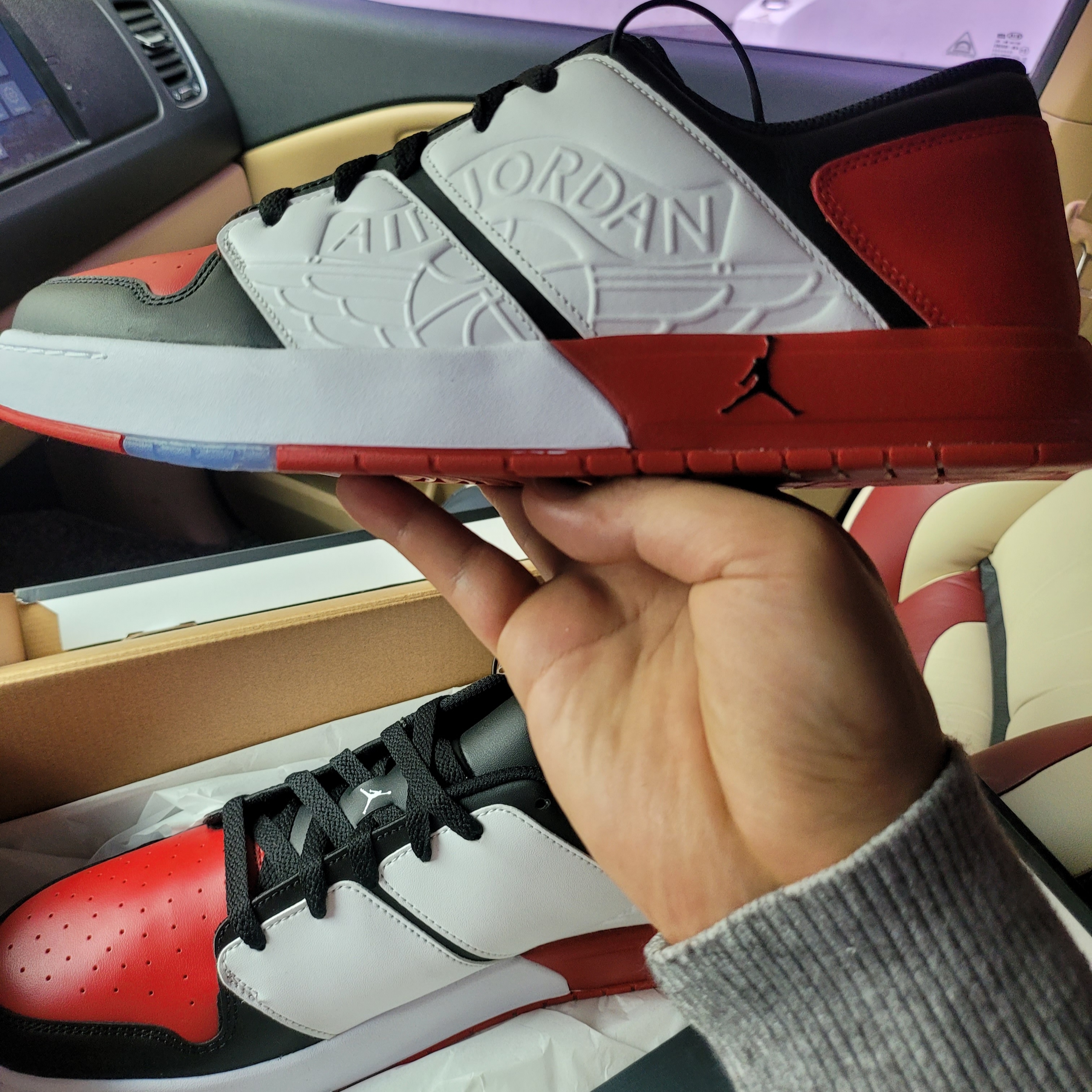 Jordan Nu Retro 1 Low Varsity Red 착용 스타일