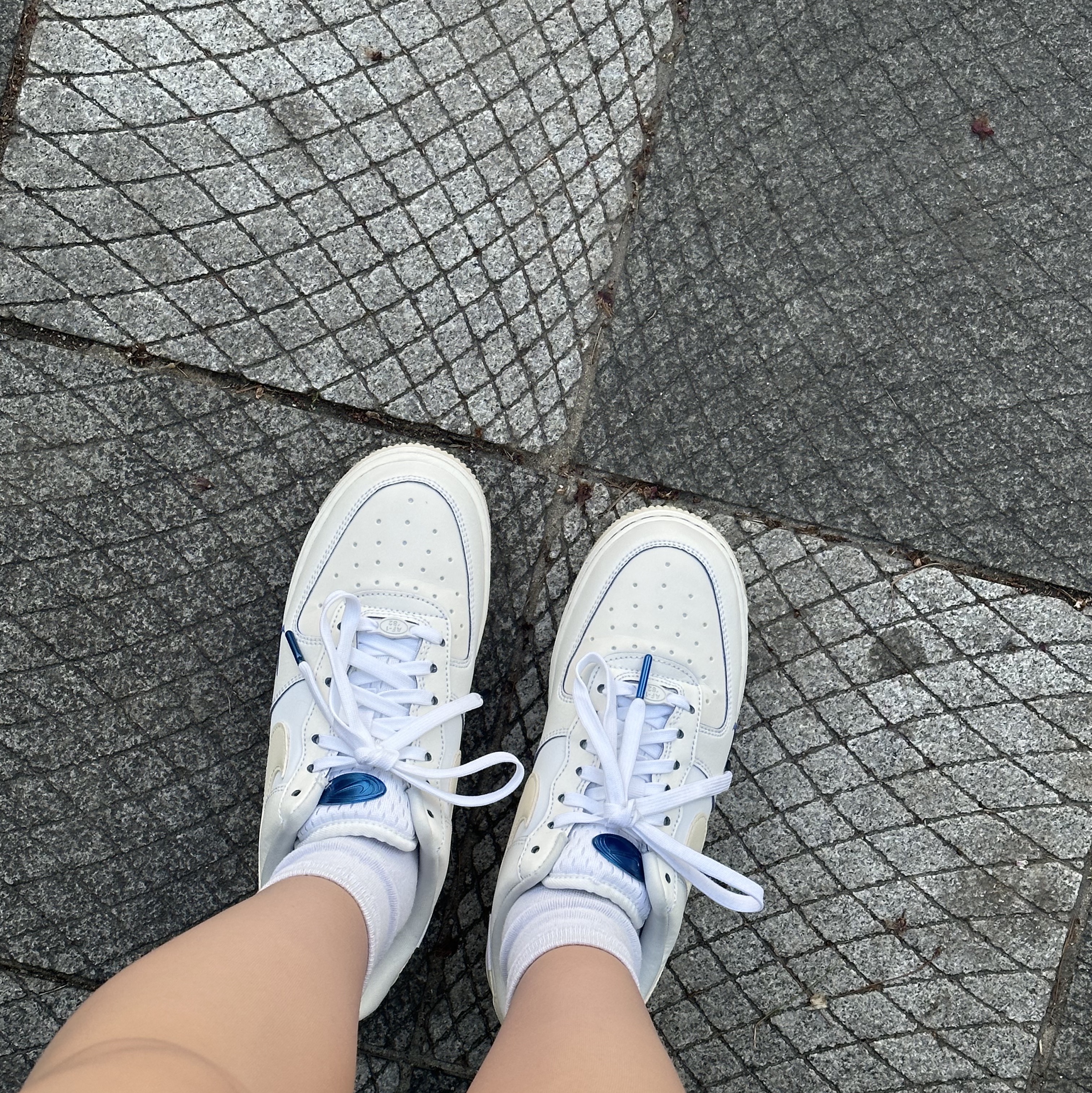 (W) Nike Air Force 1 '07 LX Game Royal Sail 착용 스타일 - 2
