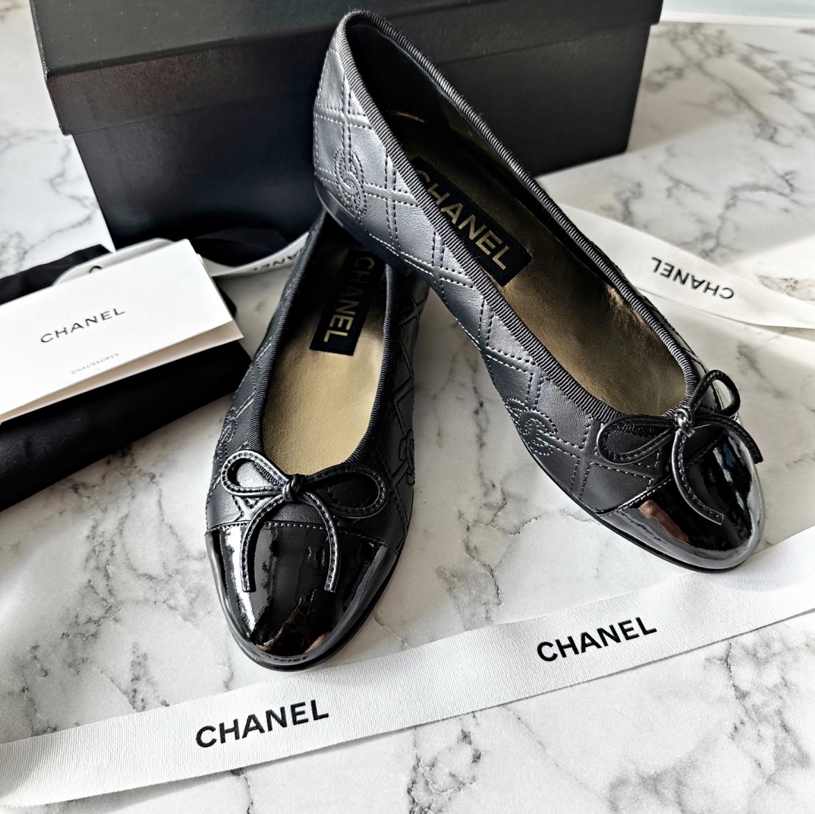 (W) Chanel Ballerina Flat Lambskin Patent Calfskin & Black 착용 스타일