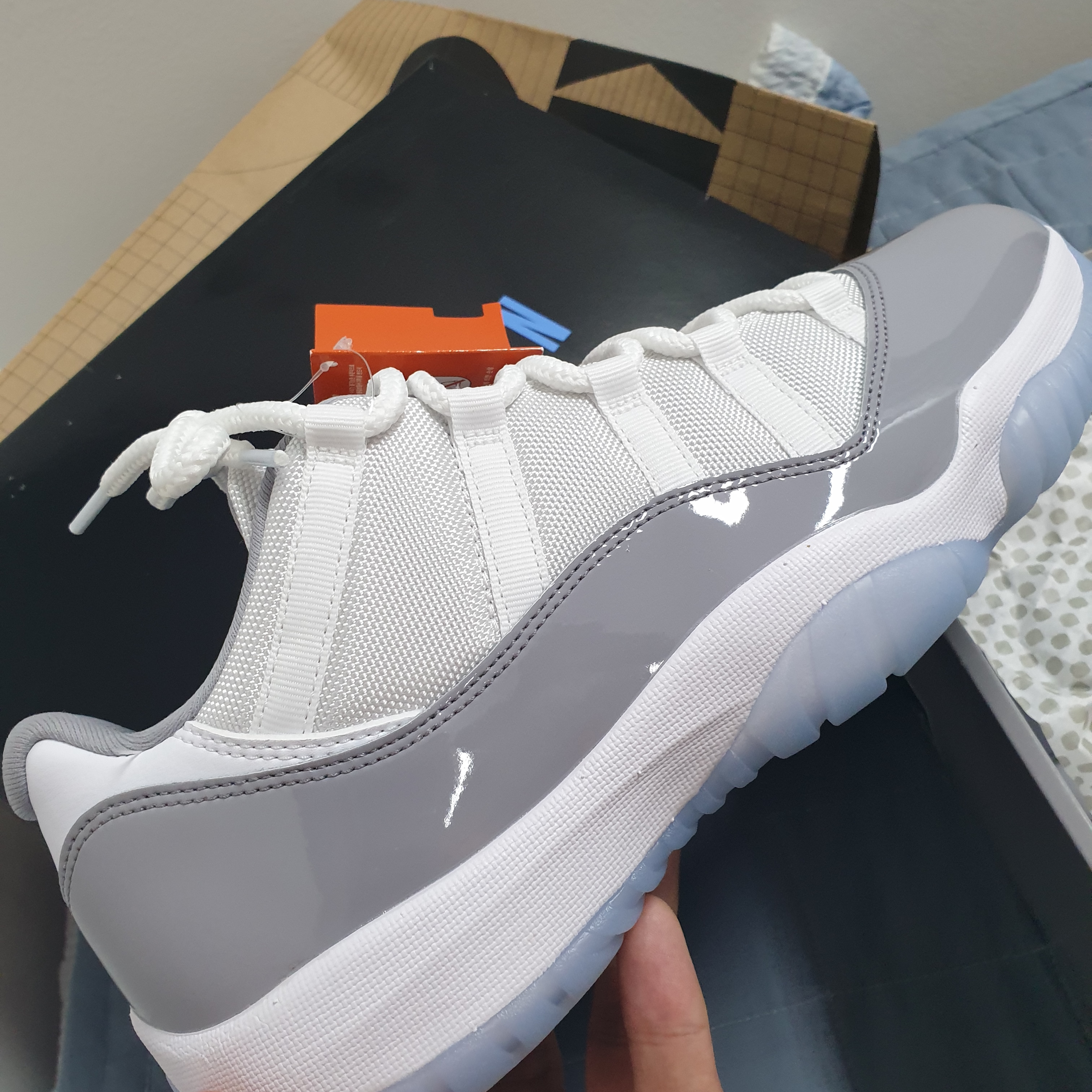 Jordan 11 Retro Low Cement Grey 착용 스타일 - 2