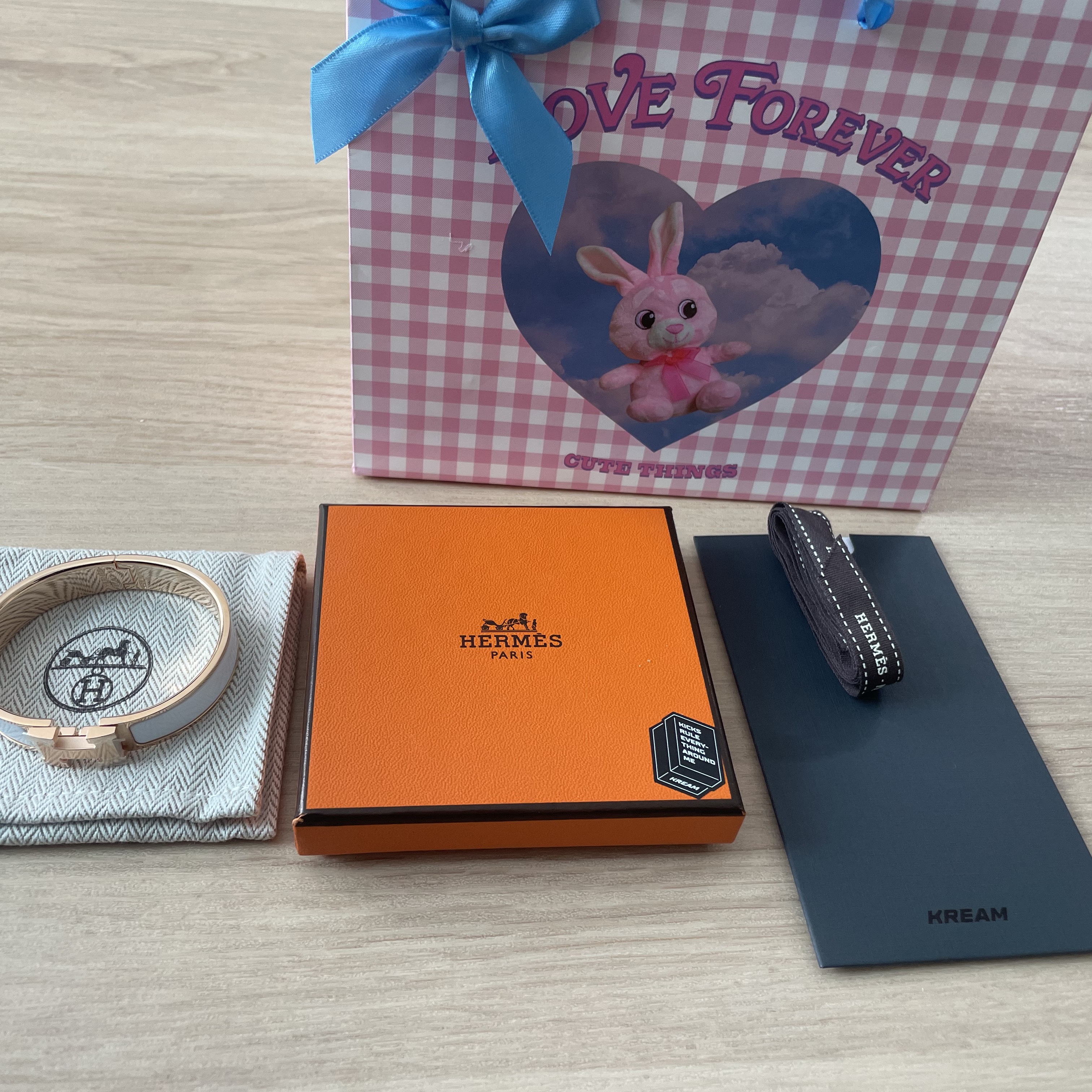 (W) Hermes Clic H Bracelet Rose Gold & Blanc 착용 스타일