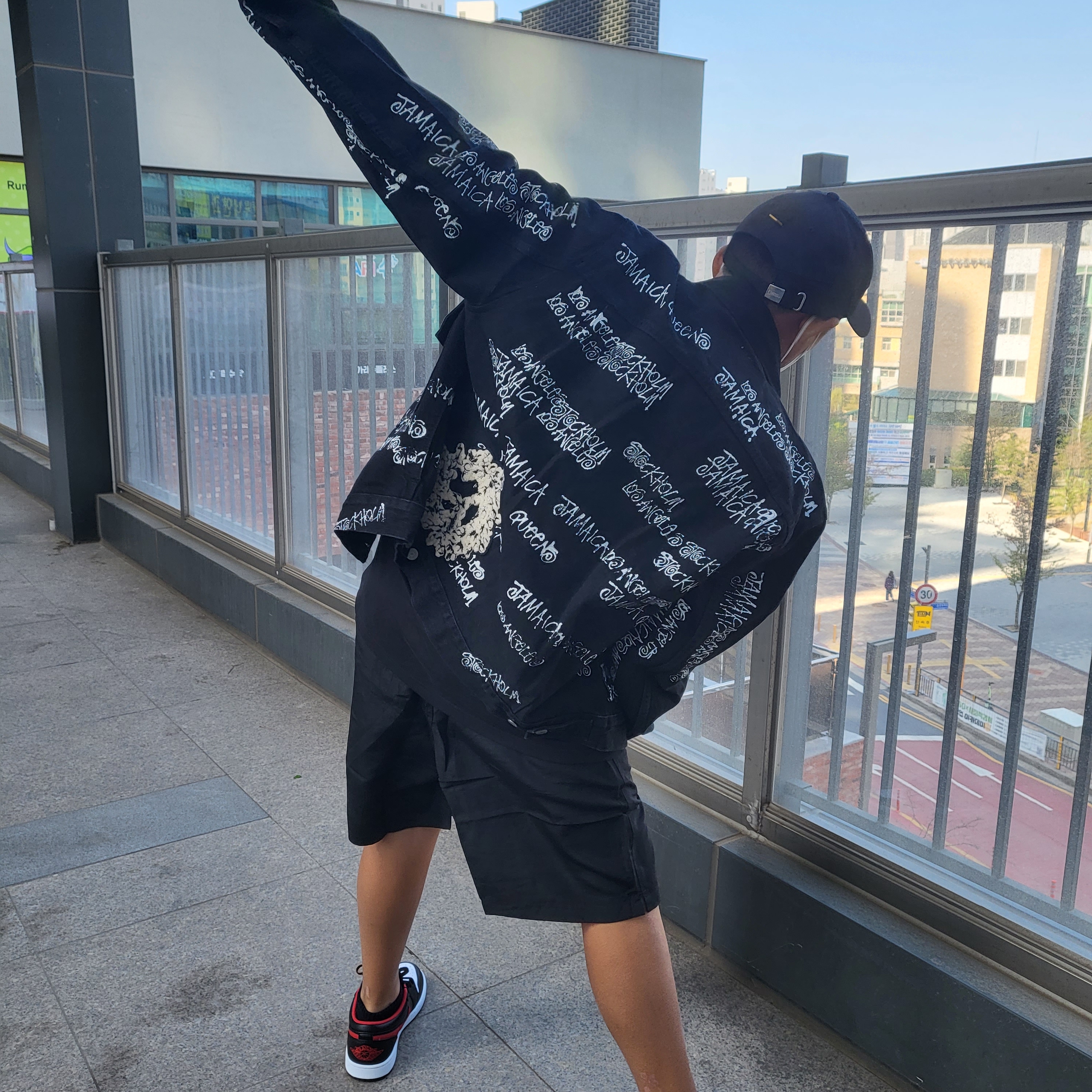 Stussy x Our Legacy x Denim Tears TTL Denim Jacket Black, Stussy Big Stock Water Shorts Black 착용 스타일 - 4