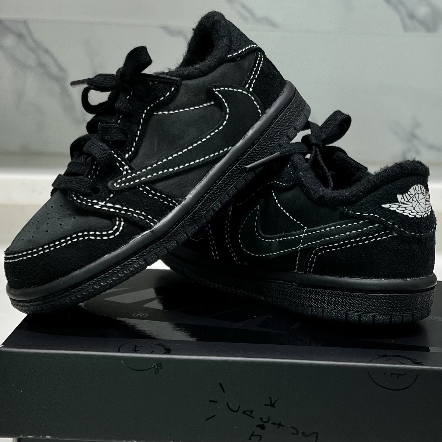 (TD) Jordan 1 x Travis Scott Retro Low OG SP Black Phantom 착용 스타일