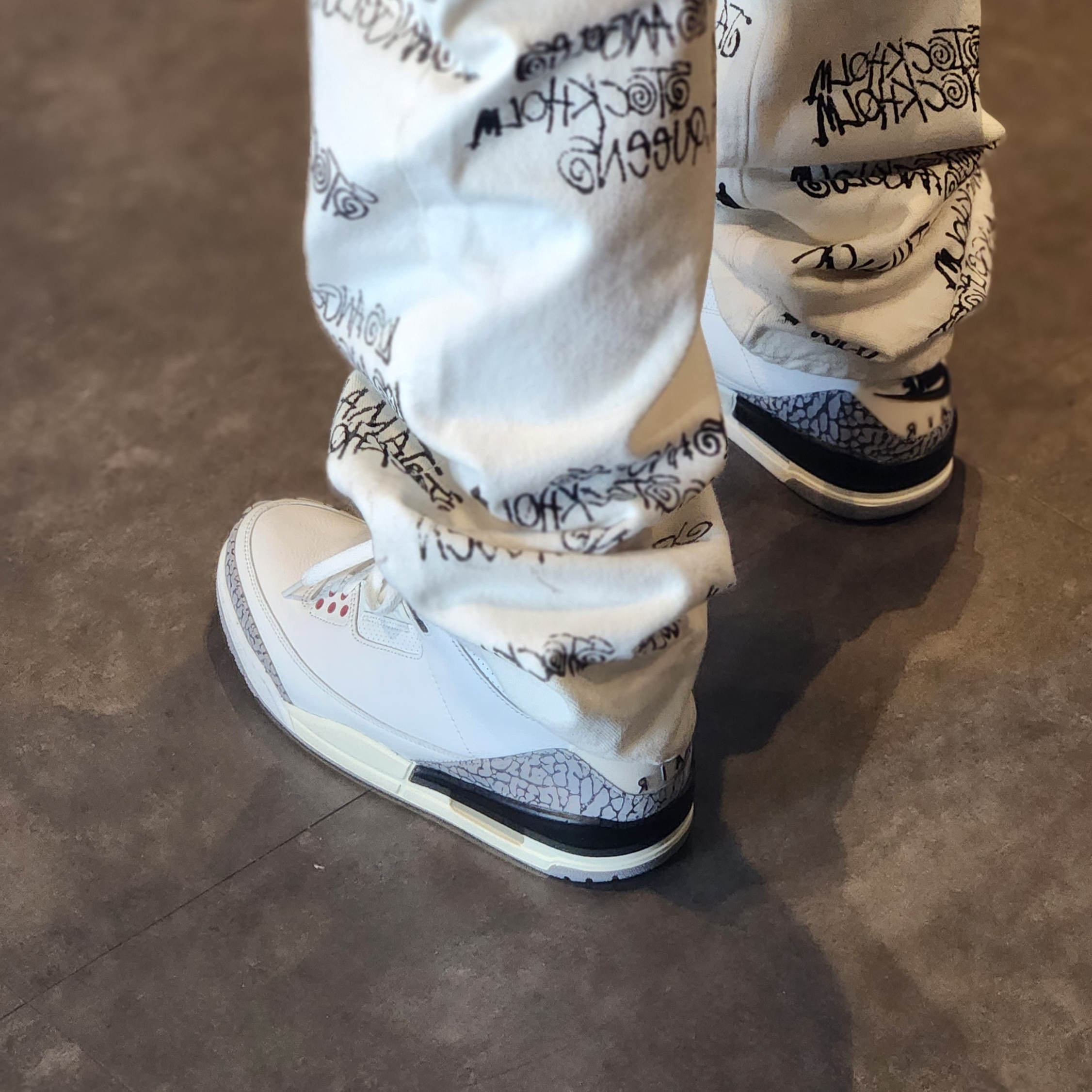 Jordan 3 Retro White Cement Reimagined, Stussy x Our Legacy x Denim Tears TTL 501 Jean White 착용 스타일 - 2