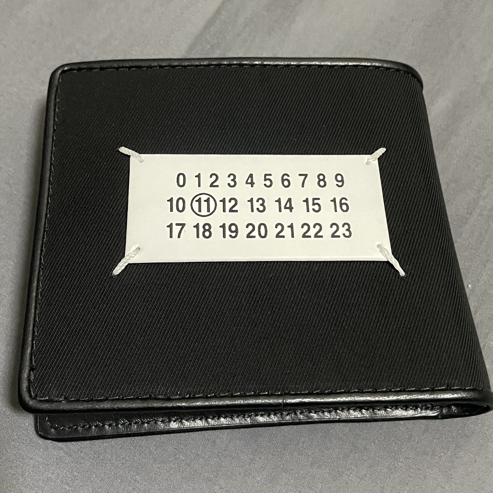 Maison Margiela Numbers Logo Nylon Wallet Black 착용 스타일