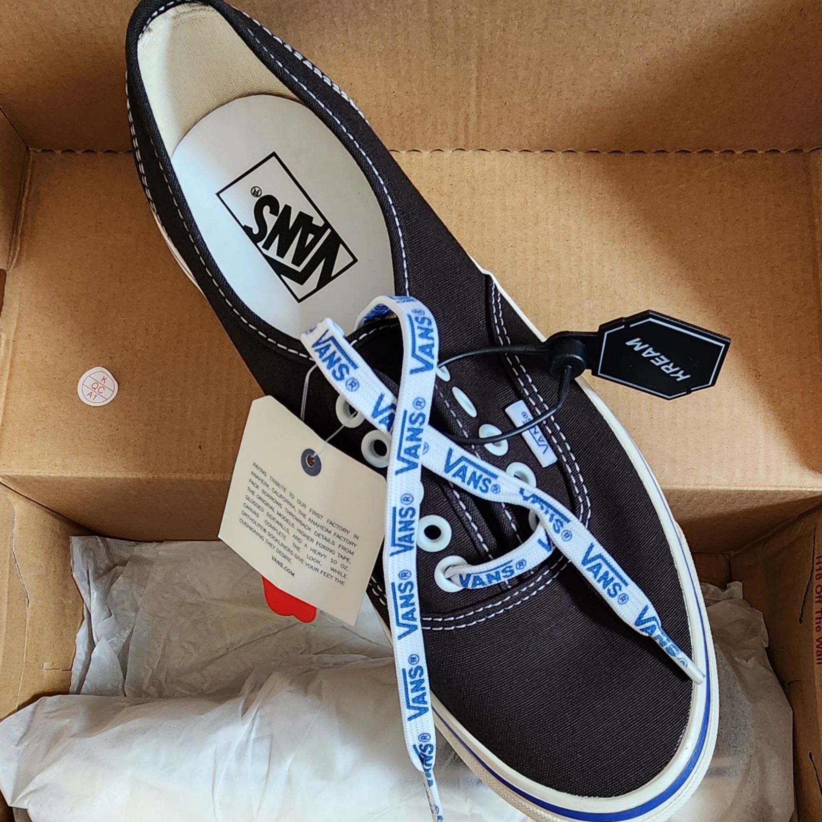 Vans Authentic 44 DX Anaheim Factory Black Vans Lace 착용 스타일