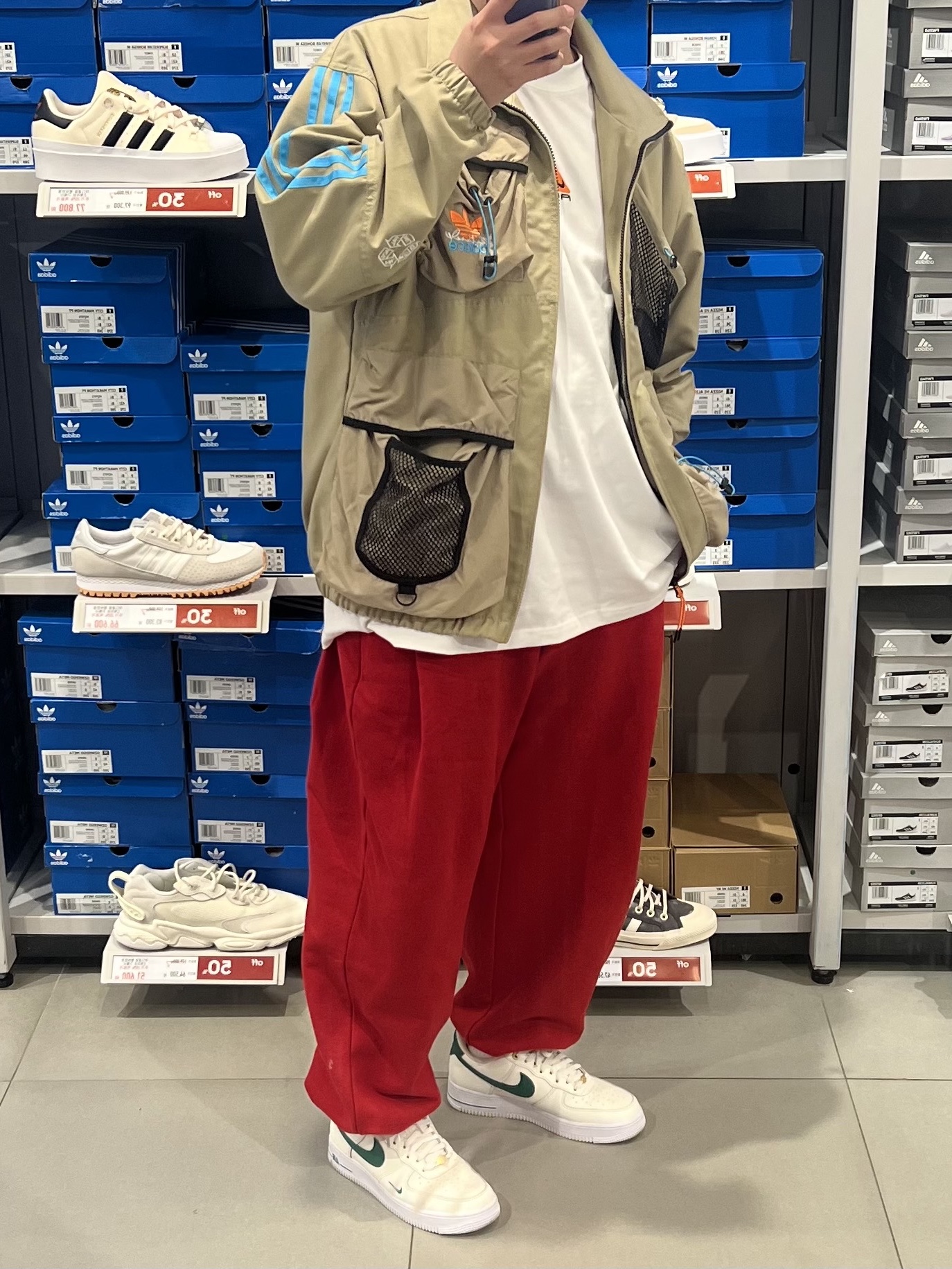 Nike ACG LBR Lungs T-Shirt Summit White - US/EU, Nike Air Force 1 '07 LV8 40th Anniversary Join Forces Sail Malachite 착용 스타일