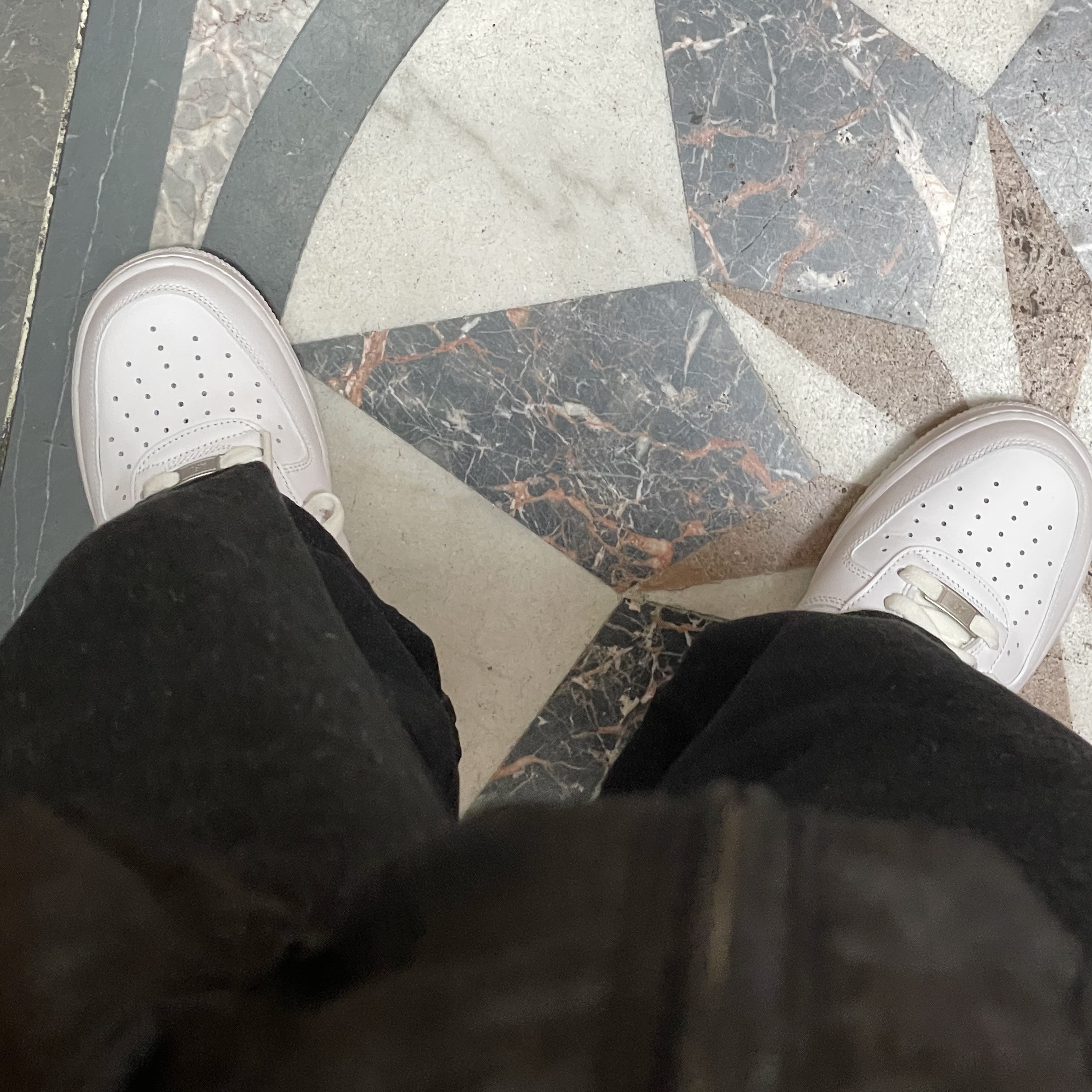Nike Air Force 1 '07 Low White 착용 스타일