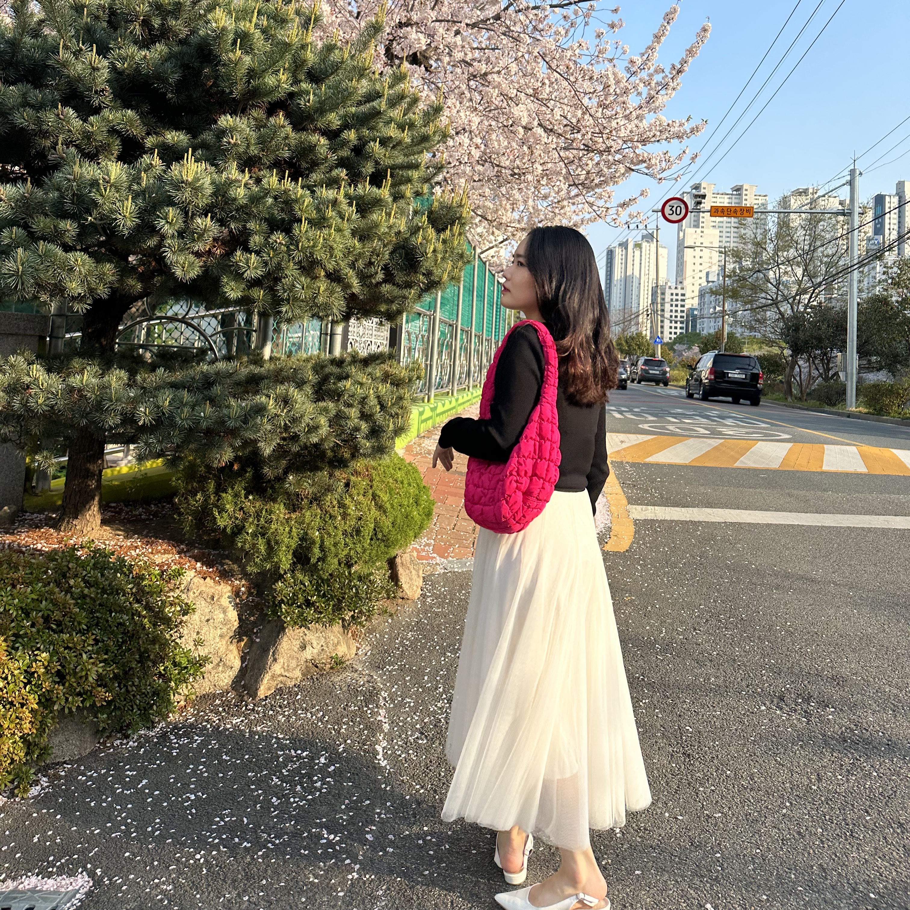 COS Quilted Mini Bag Pink, (GS) Nike Court Borough 2 SE White Pink Foam 착용 스타일 - 4