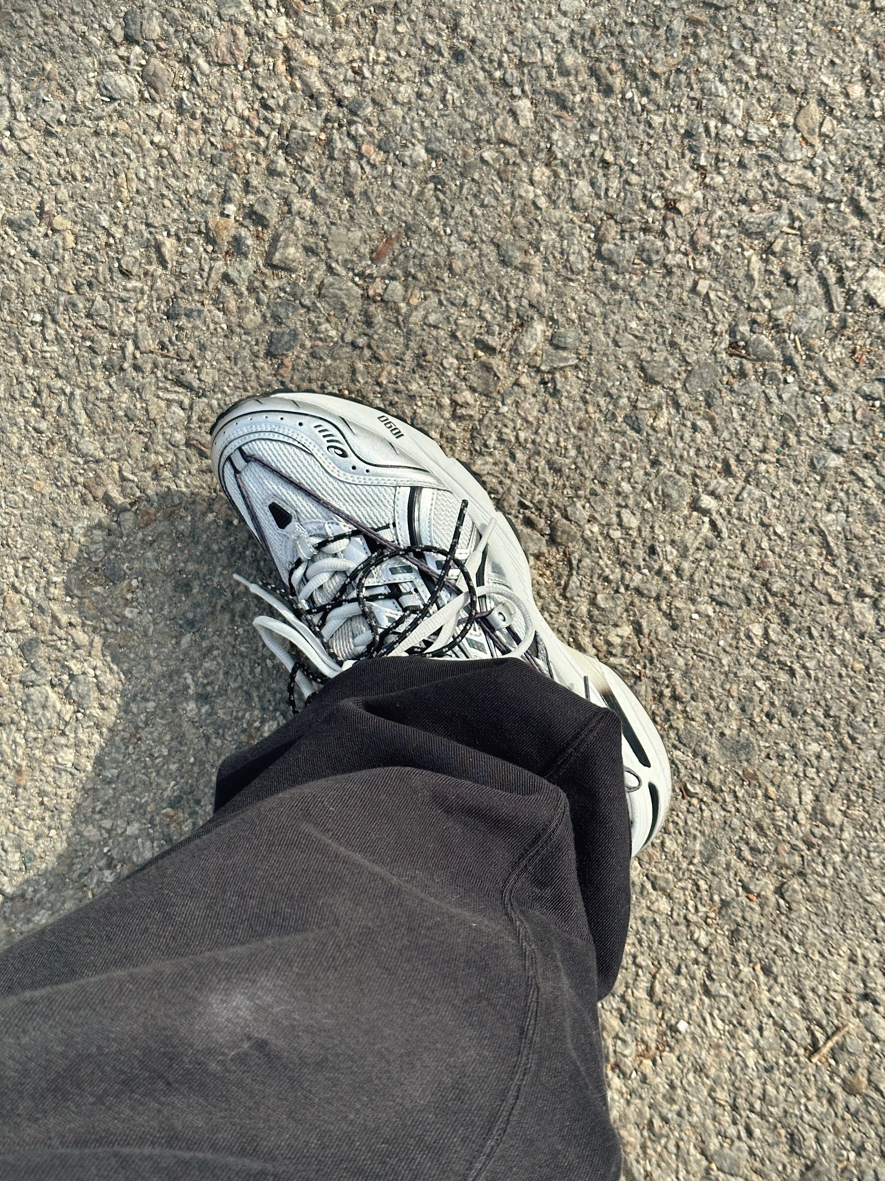 Asics x Andersson Bell Gel-1090 Glacier Grey Silver, Nike x Stussy NRG Washed Fleece Pants Black (DO5296-010) 착용 스타일 - 5