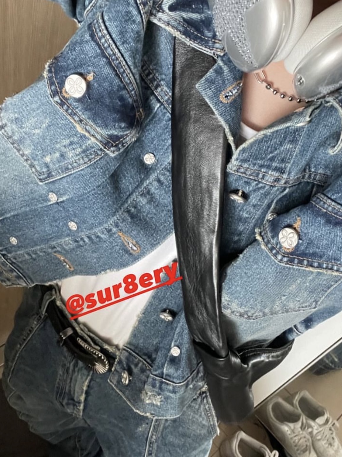 Lemaire Small Croissant Bag Soft Nappa Leather Black, Apple AirPods Max Lightning Silver (Korean Ver.) 착용 스타일