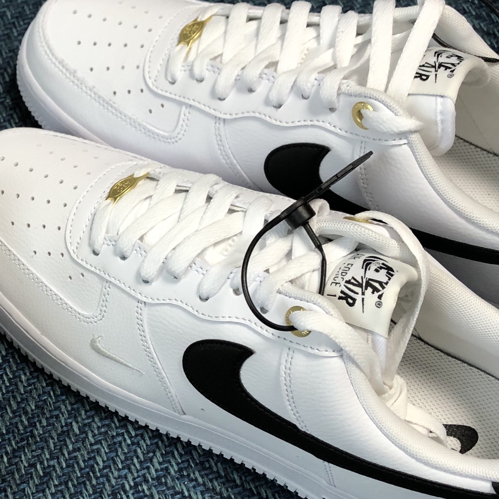 Nike Air Force 1 '07 LV8 40th Anniversary Join Forces White Black 착용 스타일