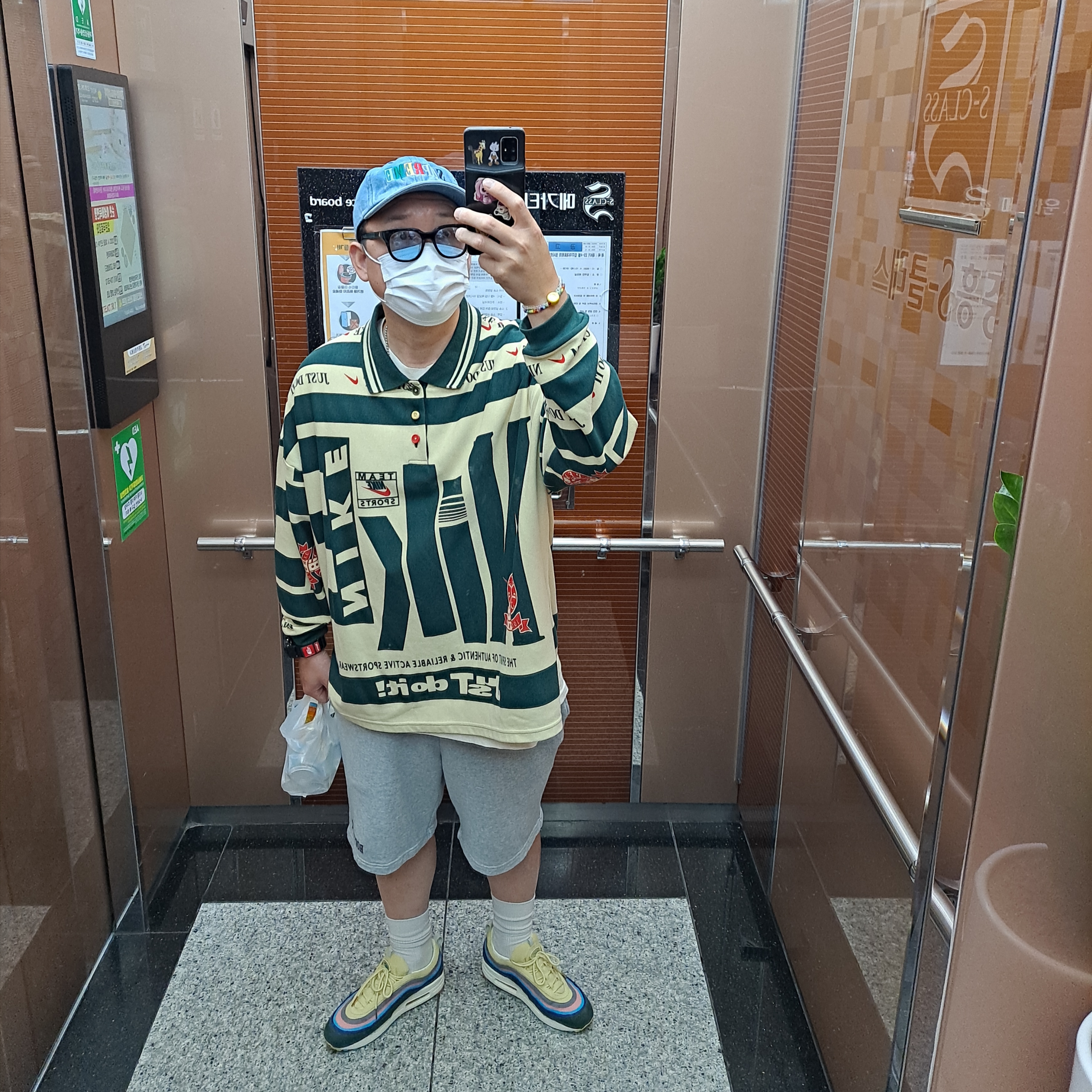 Nike x Cactus Plant Flea Market Long Sleeve Polo Natural - Asia, Supreme Multi-Color Logo 6-Panel Light Denim - 20FW 착용 스타일 - 1