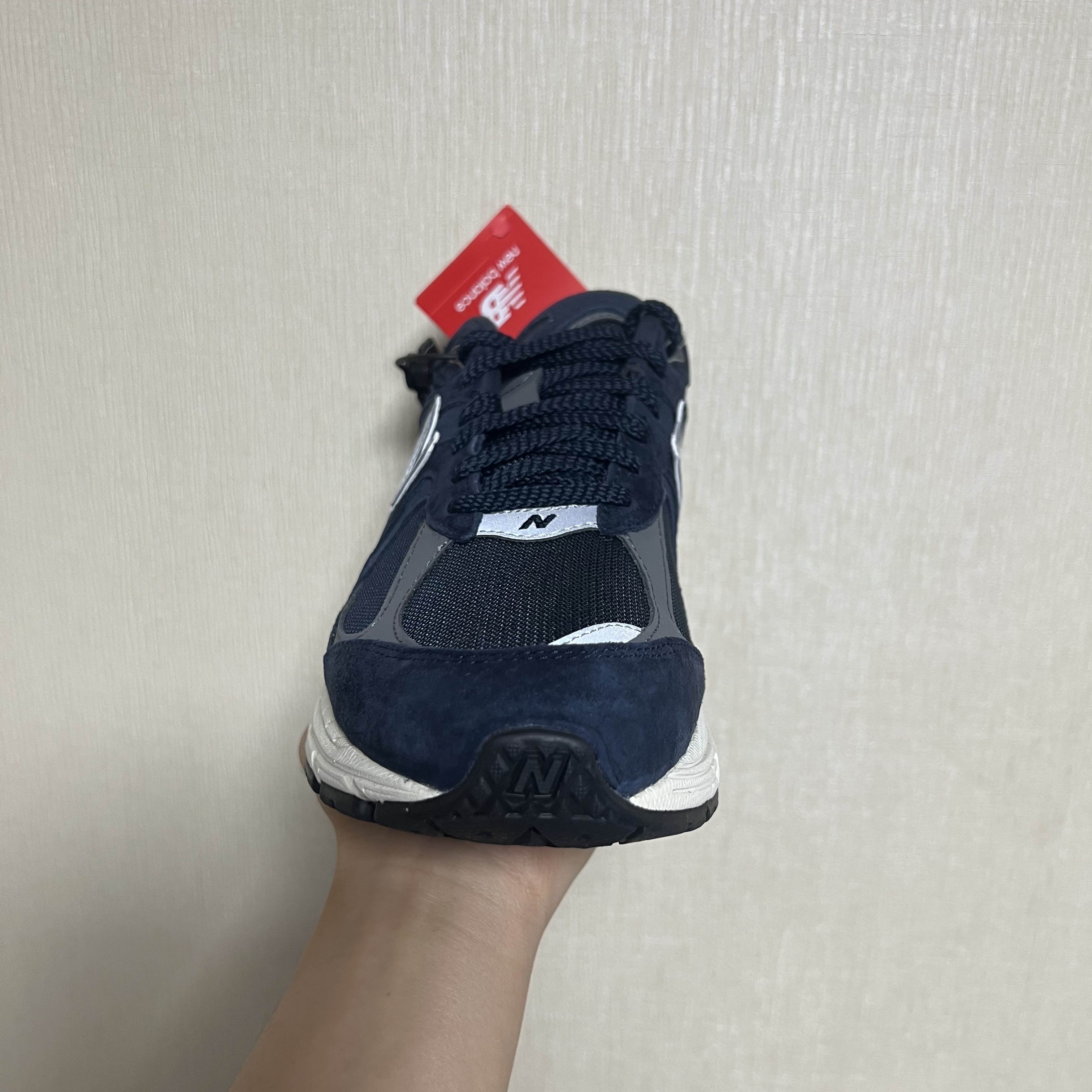 New Balance 2002R Eclipse Castlerock 착용 스타일 - 1