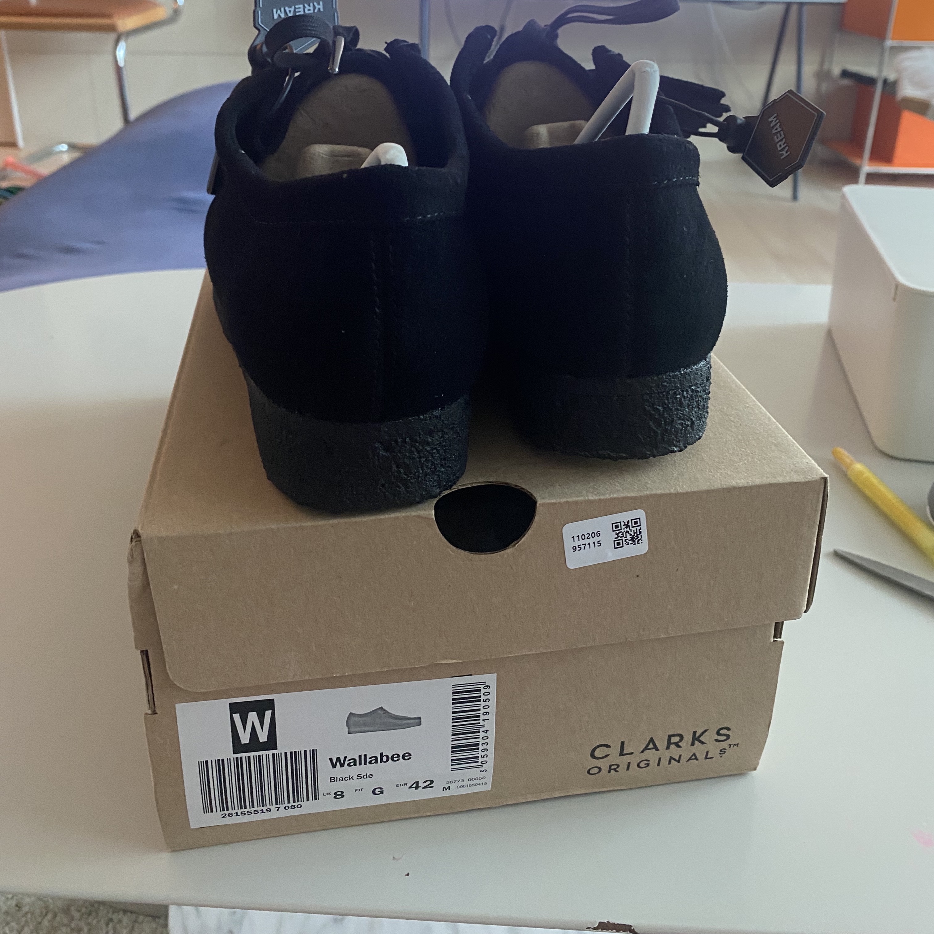 Clarks Wallabee Black Suede 착용 스타일 - 1
