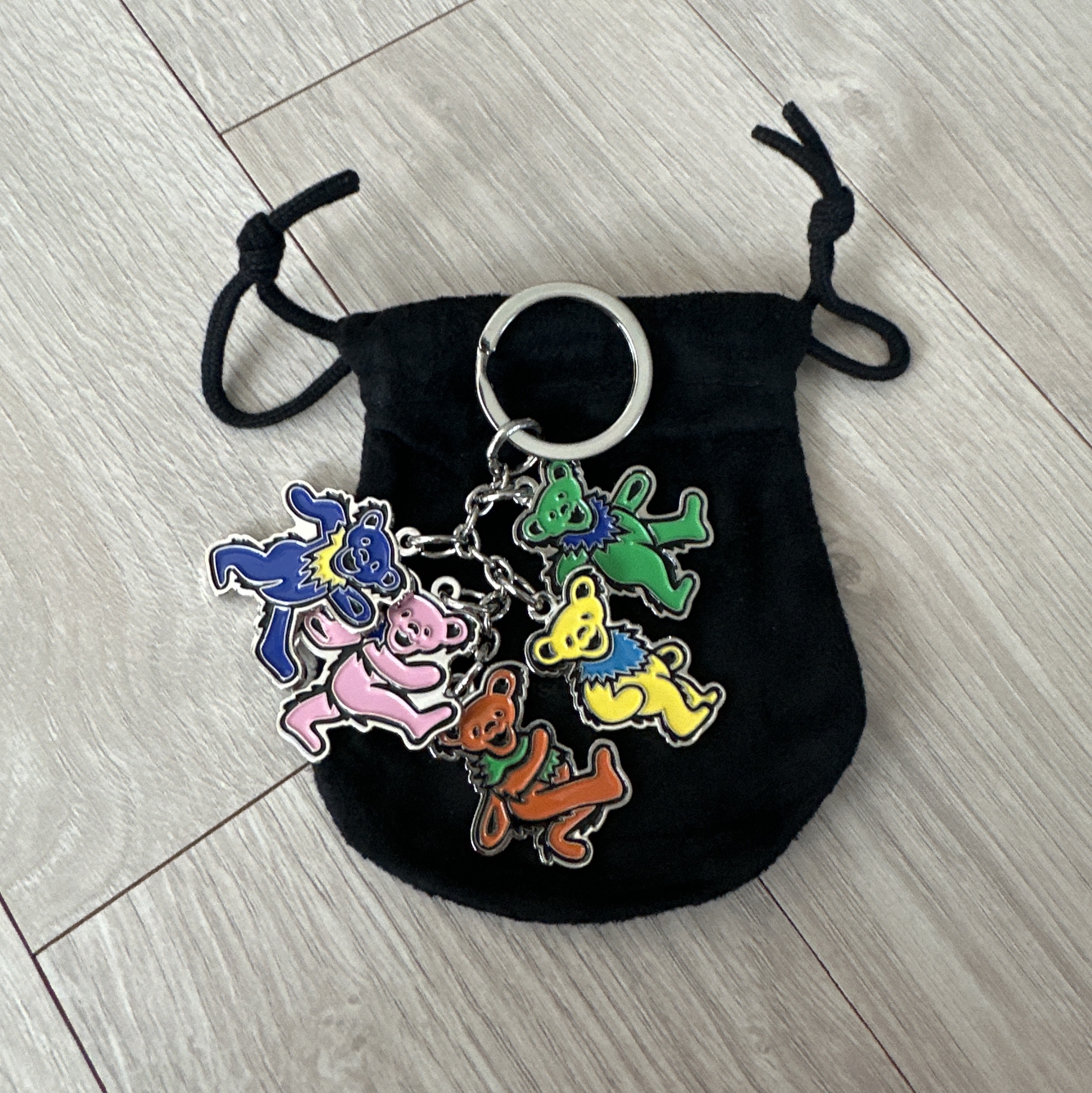 Thisisneverthat x Grateful Dead Dancing Bears Keychain Silver 착용 스타일