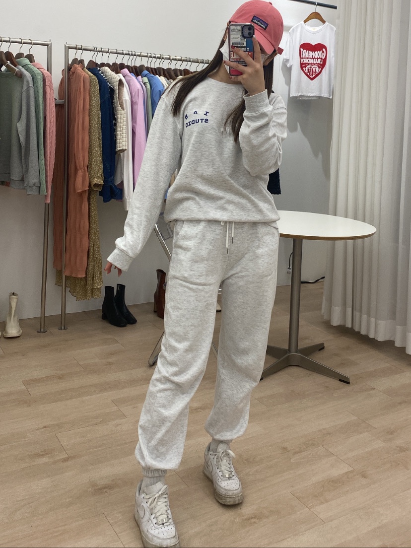 IAB Studio Long Sleeve Light Gray, Nike Air Force 1 '07 Low White 착용 스타일