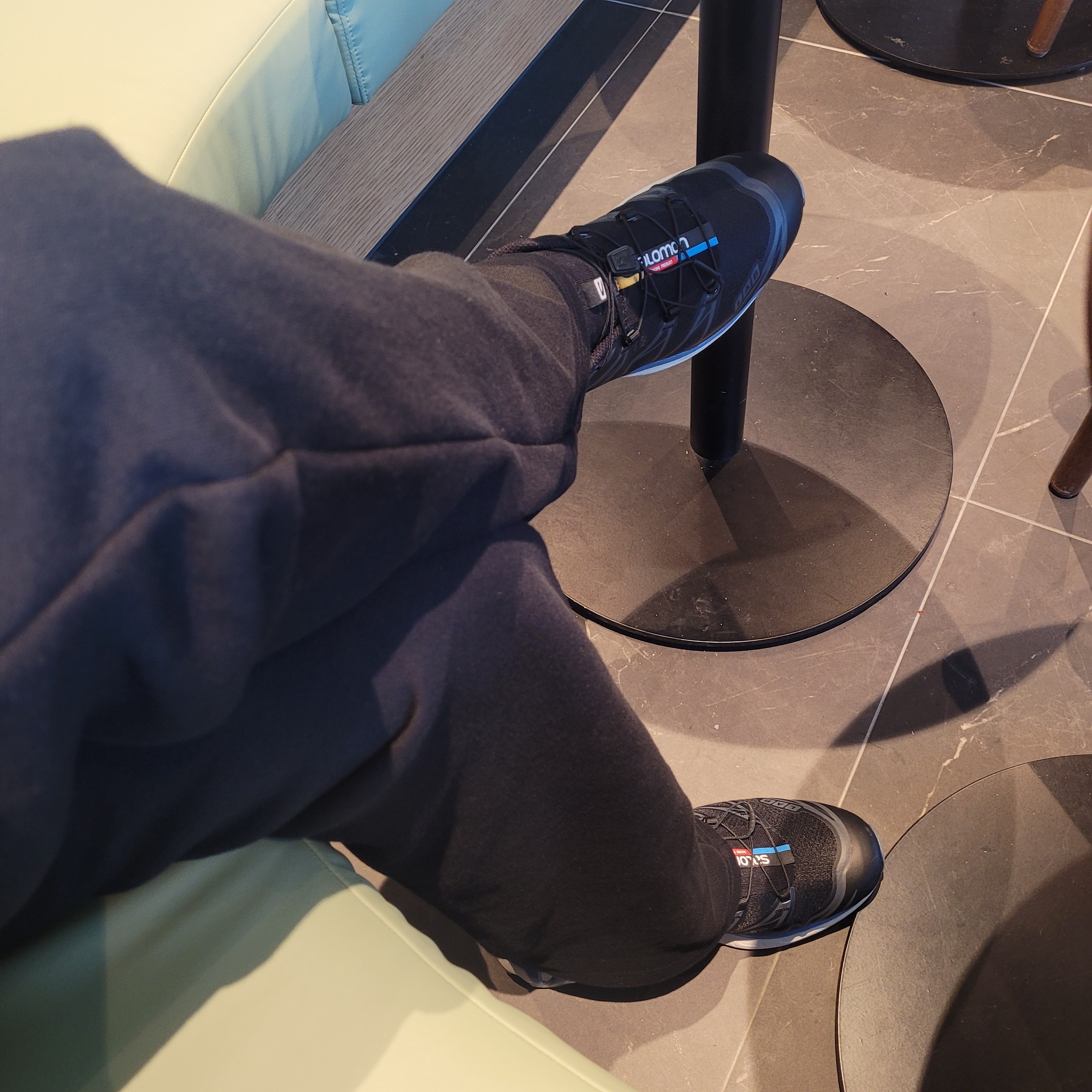 Salomon XT-6 Clear Black Riviera 착용 스타일