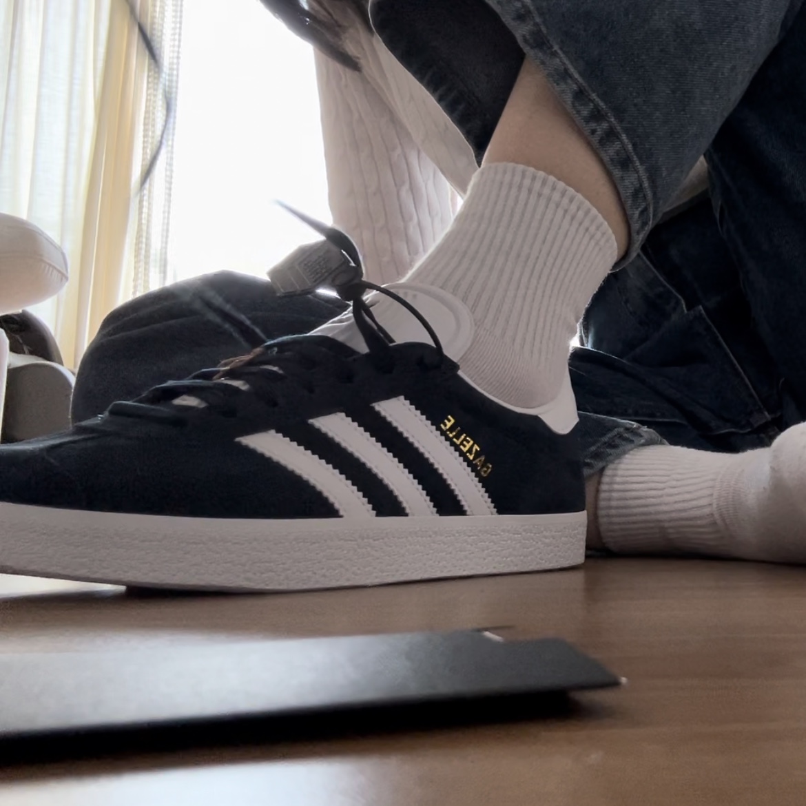 Adidas Gazelle Collegiate Navy 착용 스타일 - 2