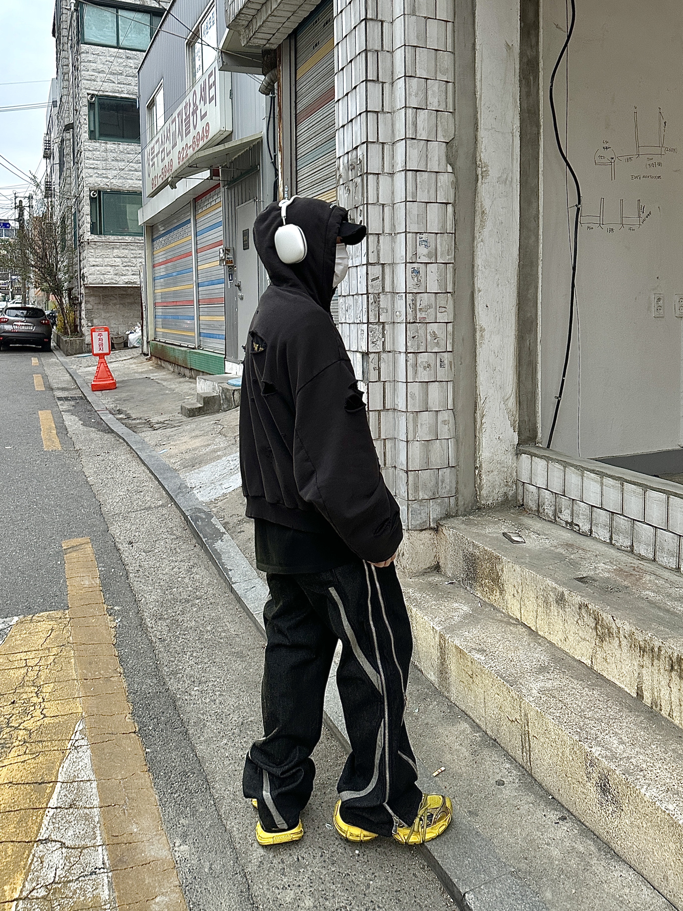 Project G/R Distressed Layer Zip Hoodie Faded Black, Balenciaga 3XL Sneakers Yellow Black 착용 스타일 - 5