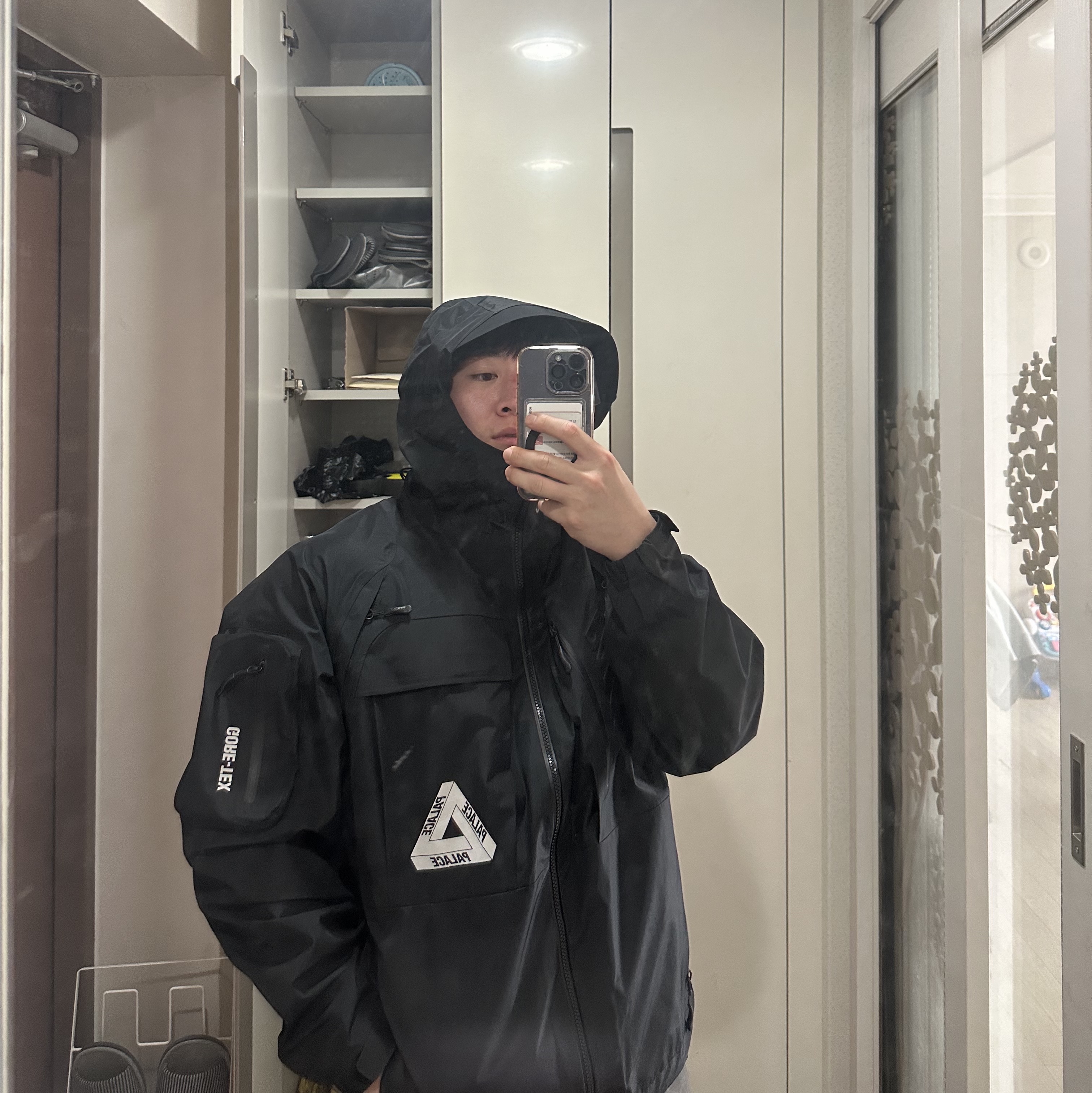 Palace Gore-Tex Cargo Jacket Black - 23SS 착용 스타일 - 1