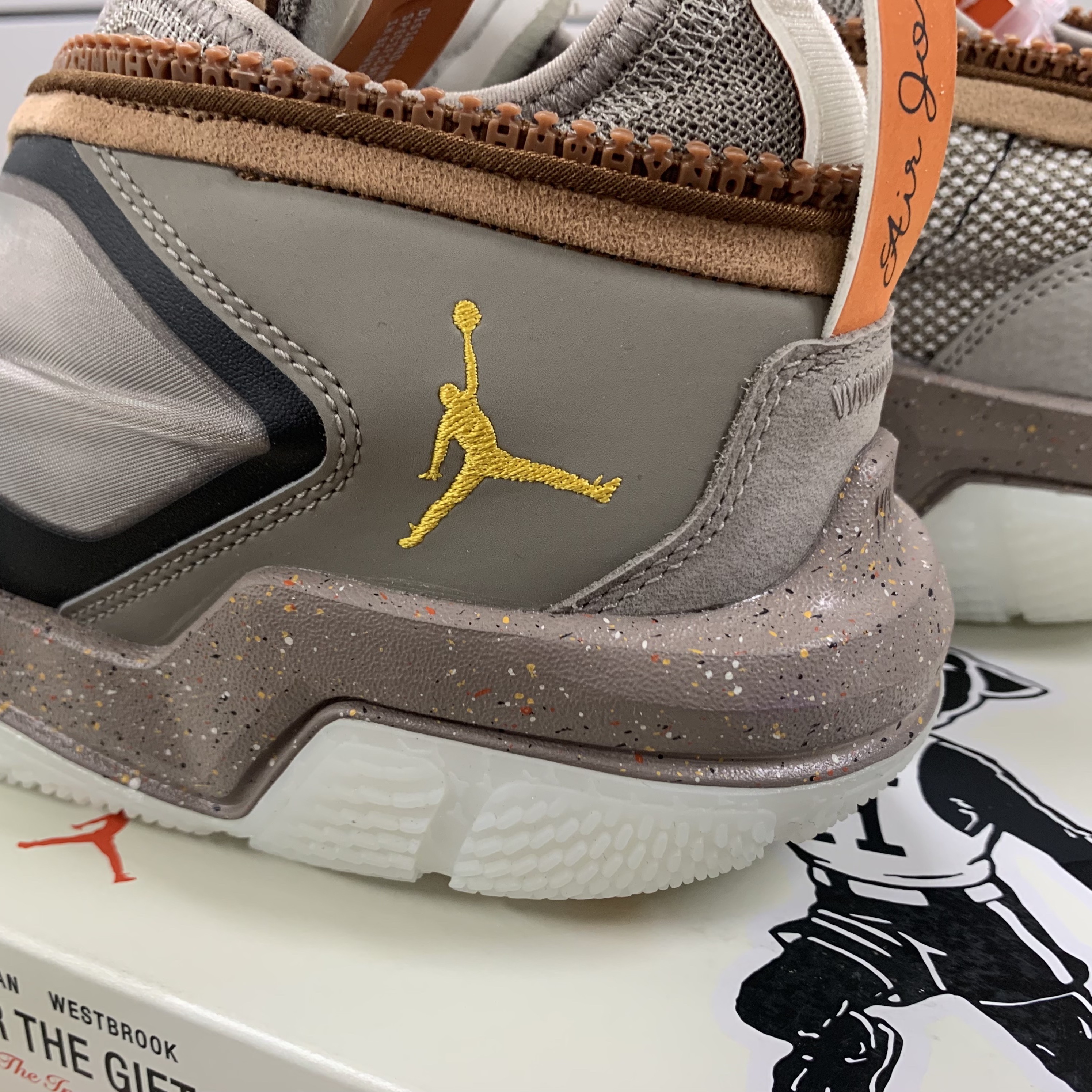 Jordan x Russell Westbrook Honor the Gift Why Not ZER0.6 PF Moon Fossil 착용 스타일 - 4