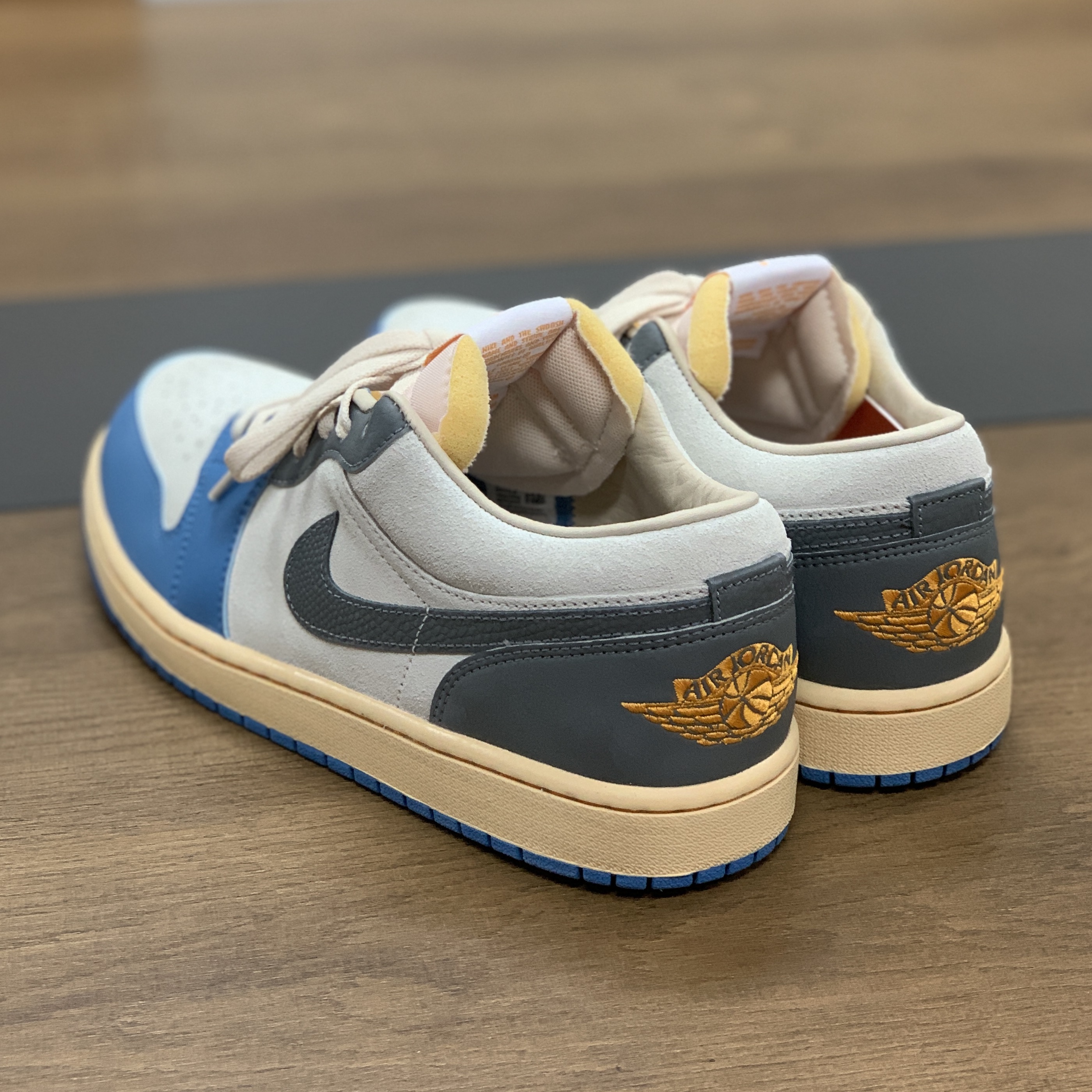Jordan 1 Low SE Tokyo 96 착용 스타일 - 2