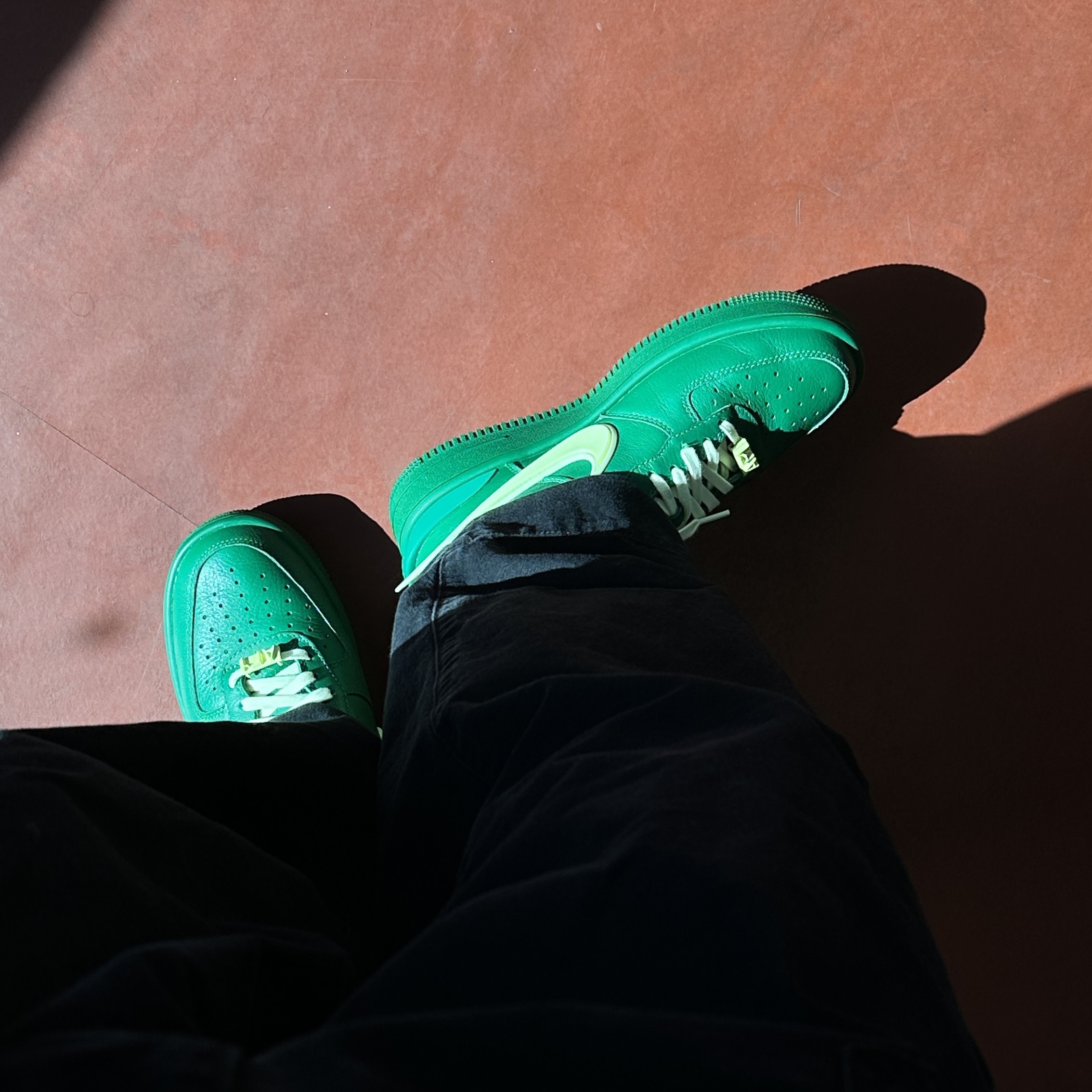 Nike x Ambush Air Force 1 Low SP Pine Green and Citron 착용 스타일 - 2