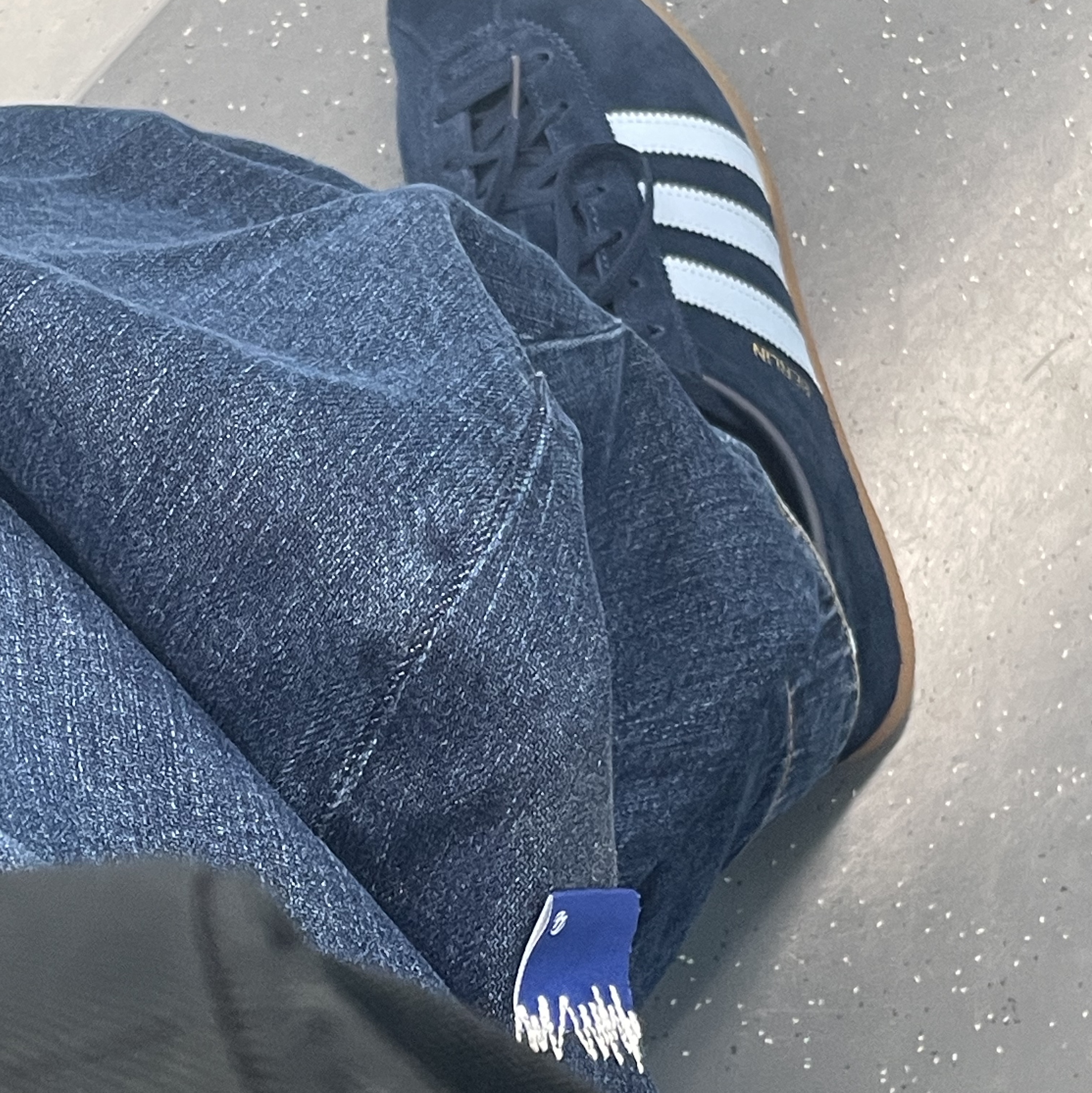 Adidas Berlin Collegiate Navy Pantone, Zara x Ader Error Wide Leg Jeans Blue 착용 스타일